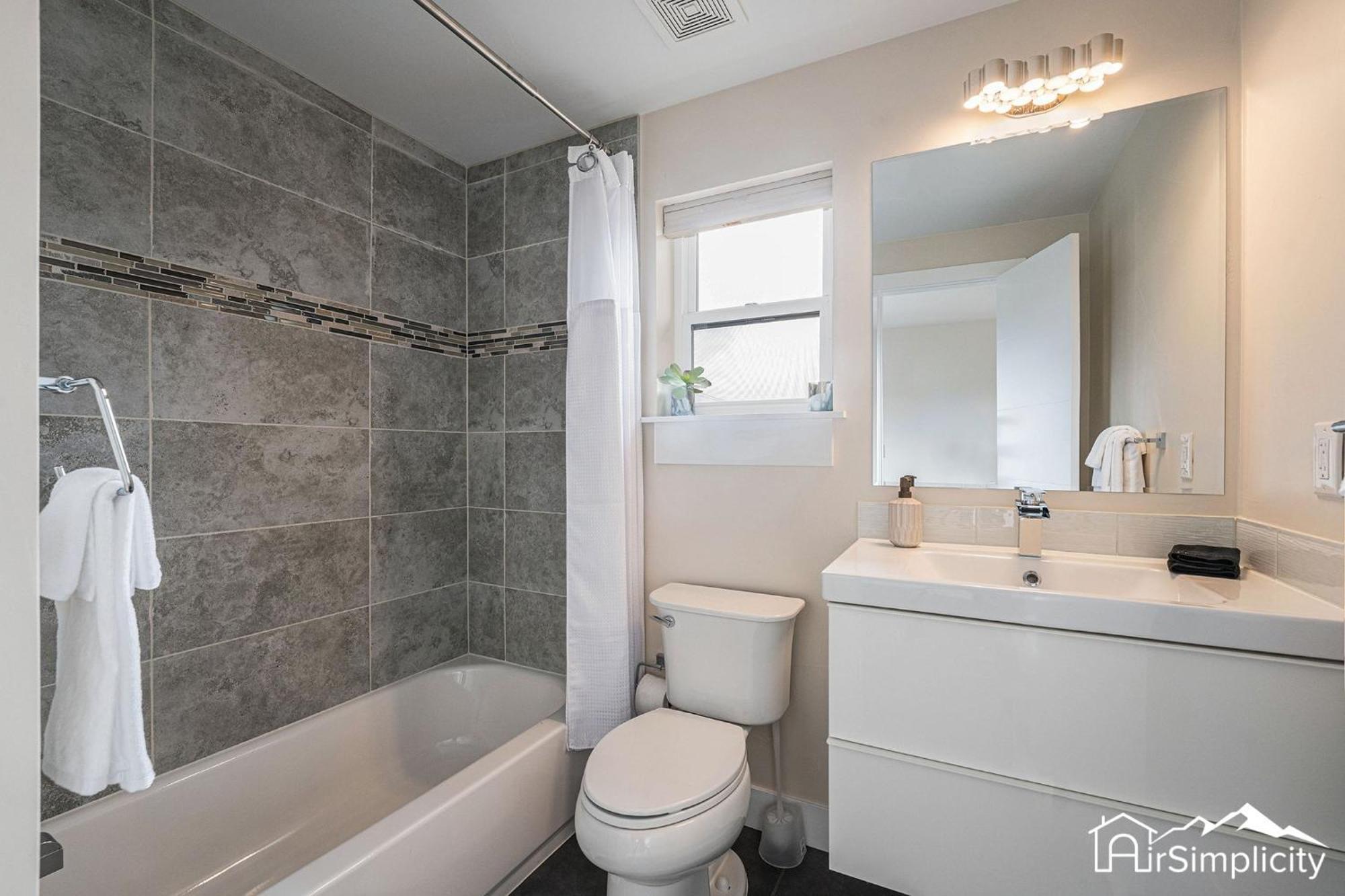 Sloan's Loft Hot Tub & Rooftop Patio Holiday home