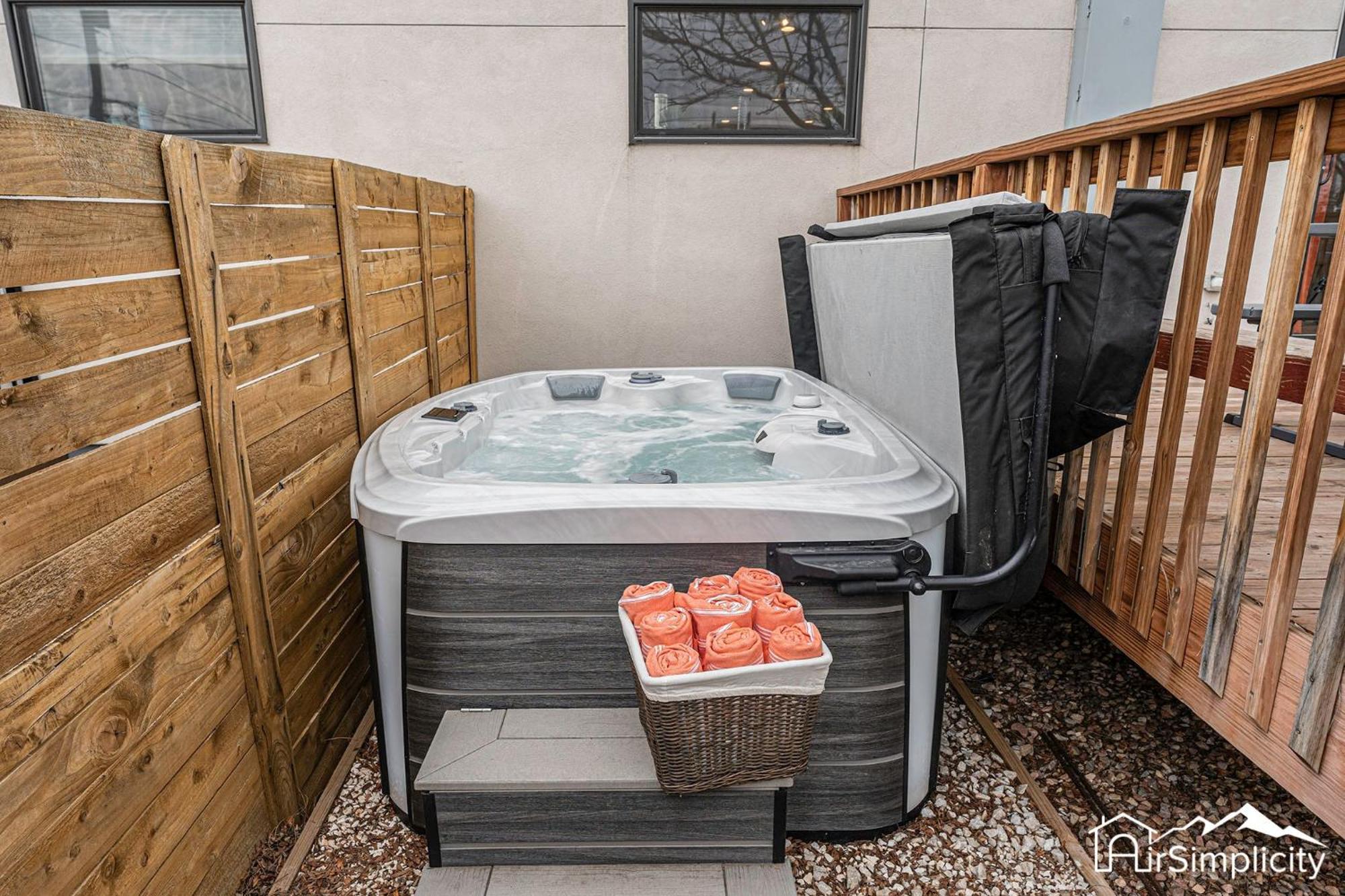 Sloan's Loft Hot Tub & Rooftop Patio Denver
