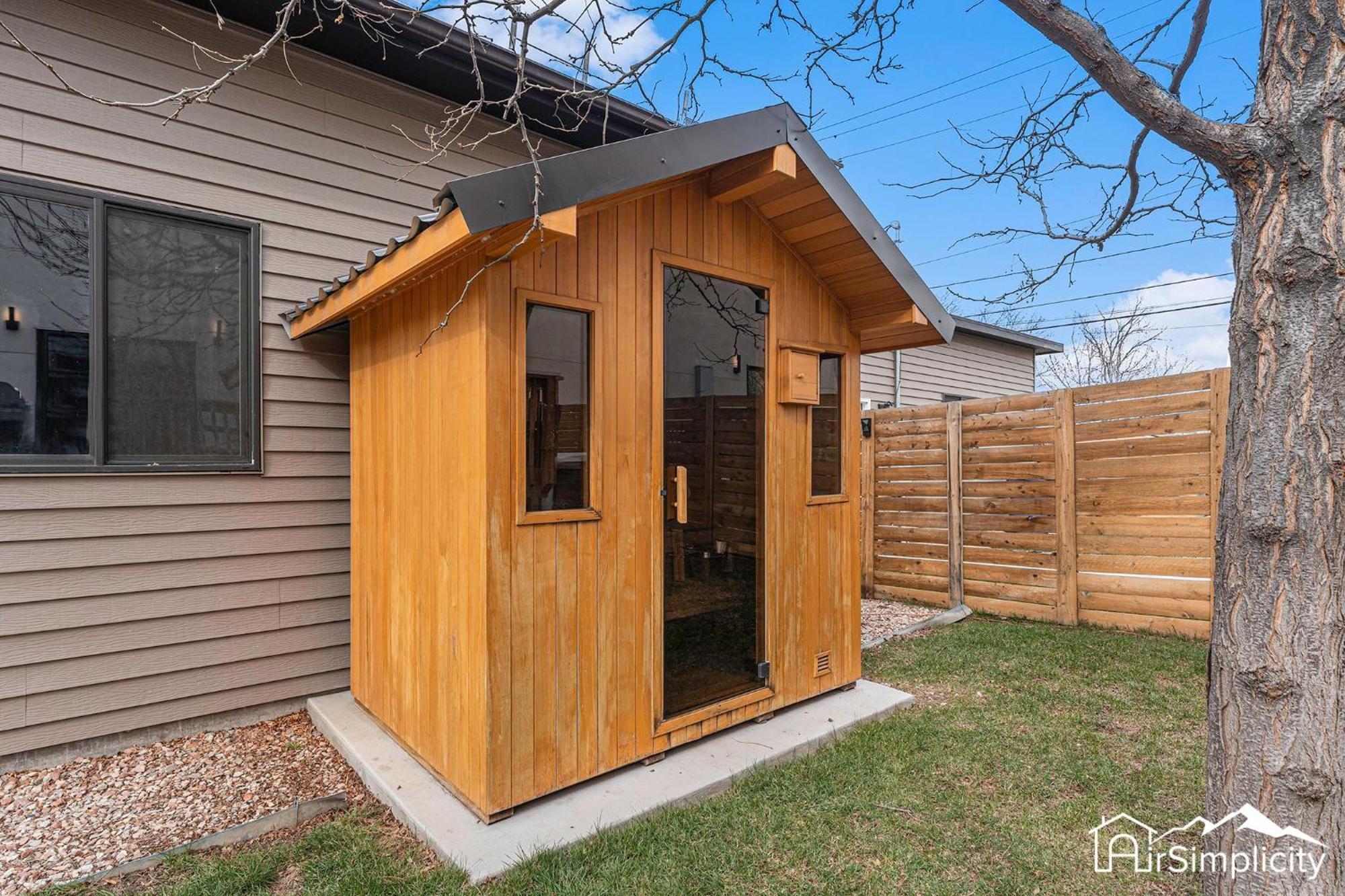 Sloan's Loft Hot Tub & Rooftop Patio *