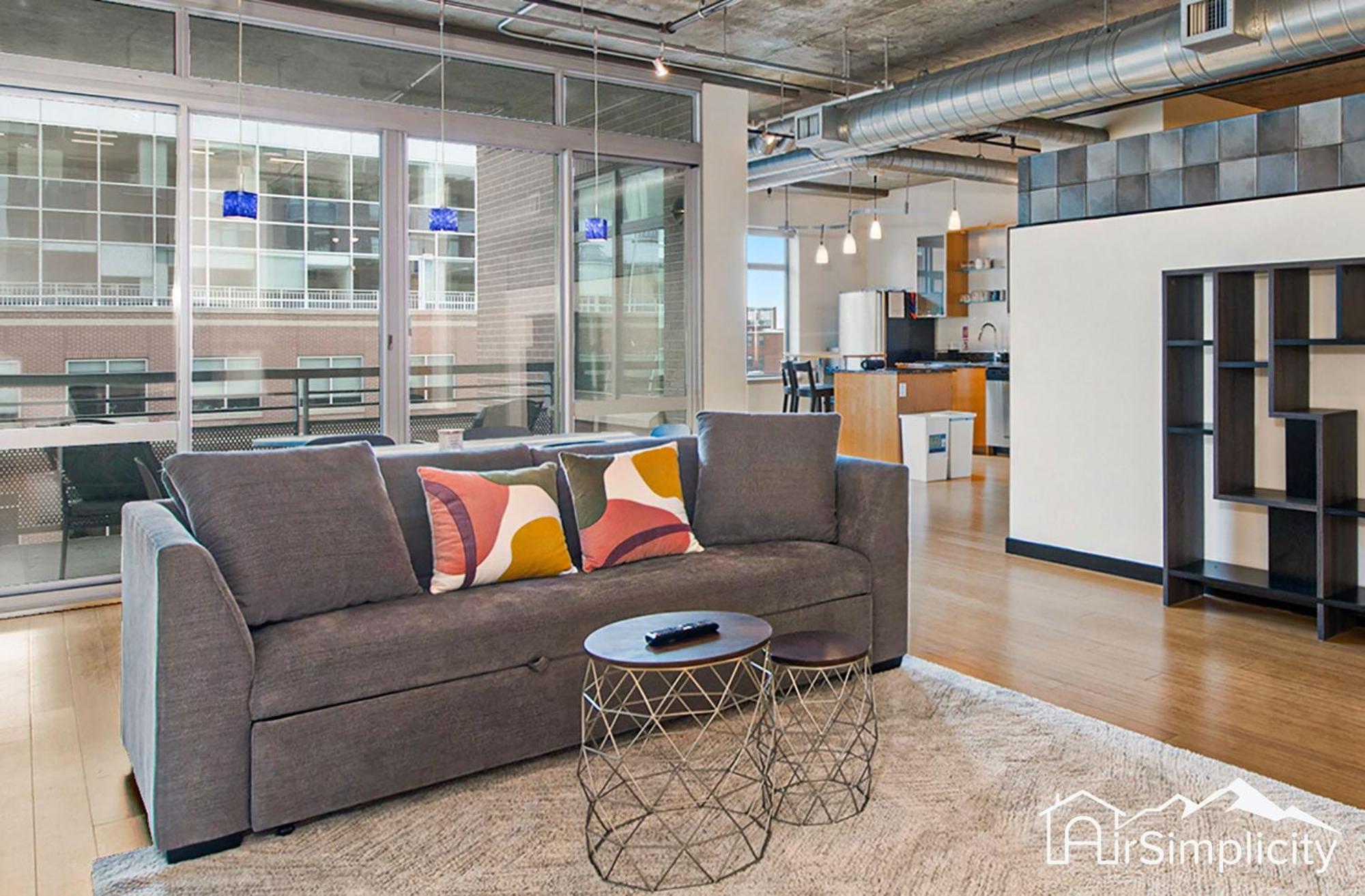 Union Station Loft Covered Parking Gym Patio Holiday home *