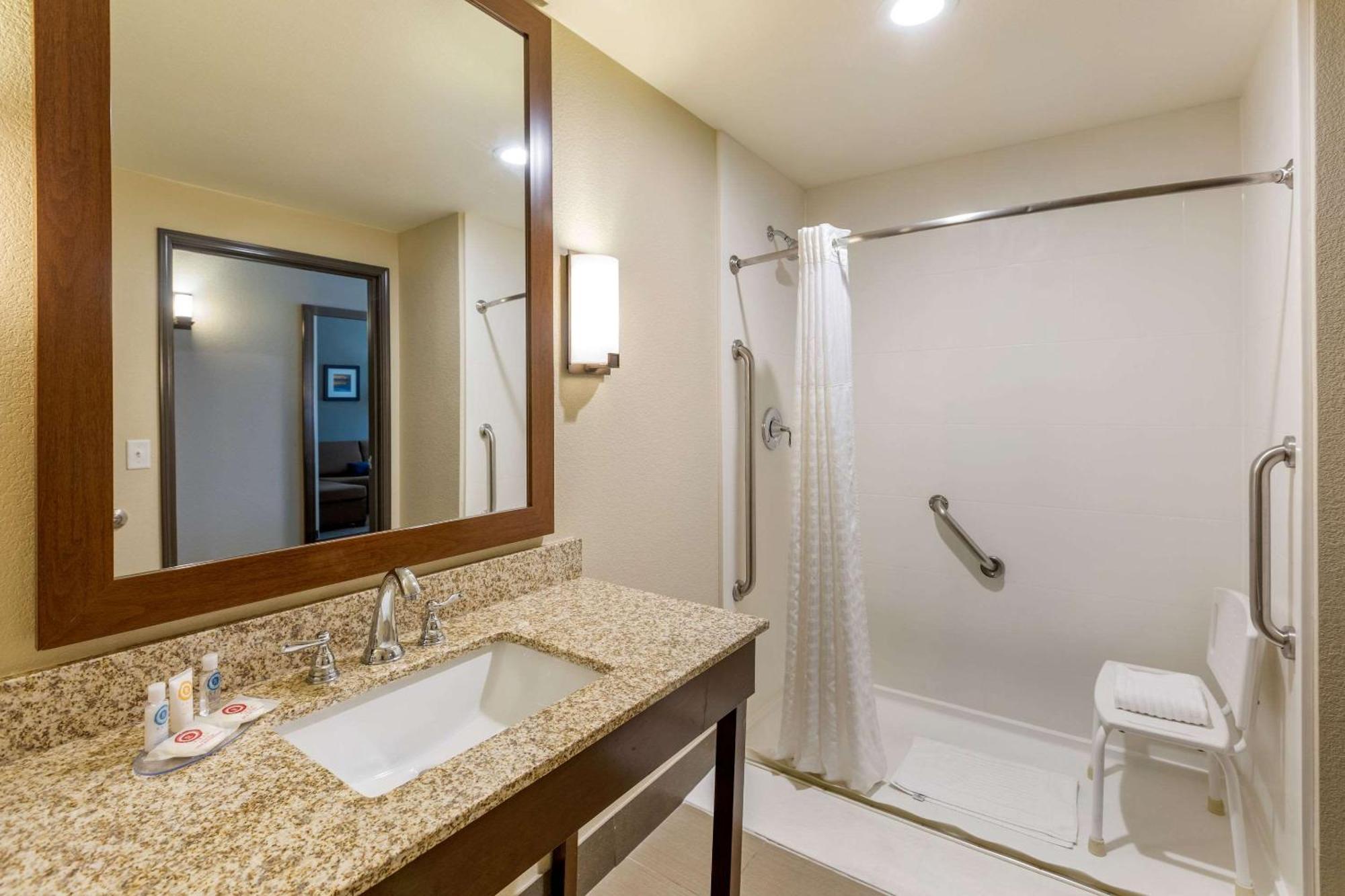 Comfort Near Downtown Hotel