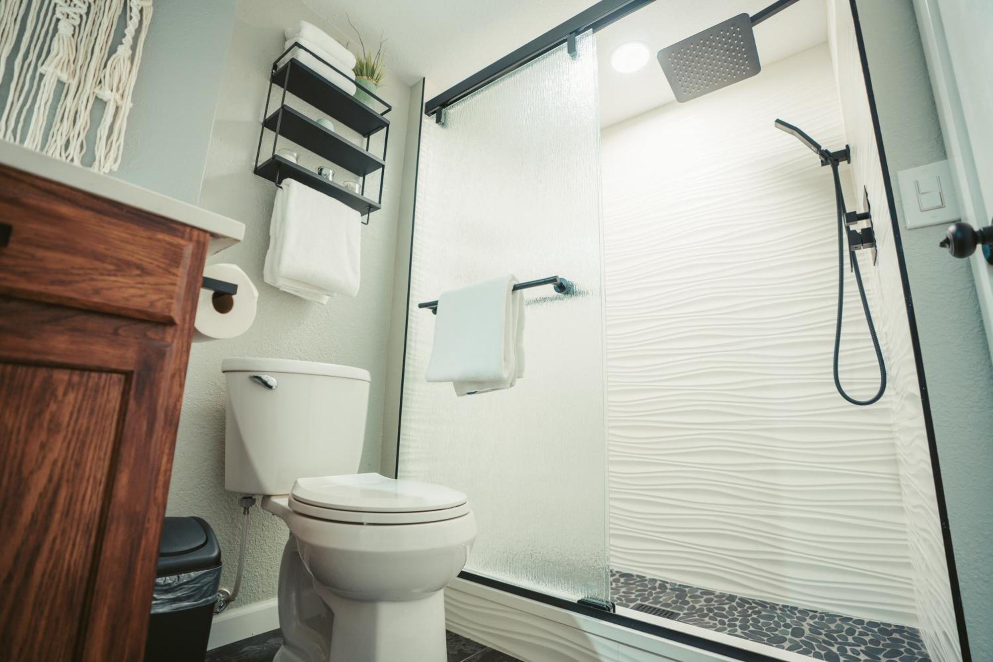 Guest house Windsor Retreat Private Basement Denver