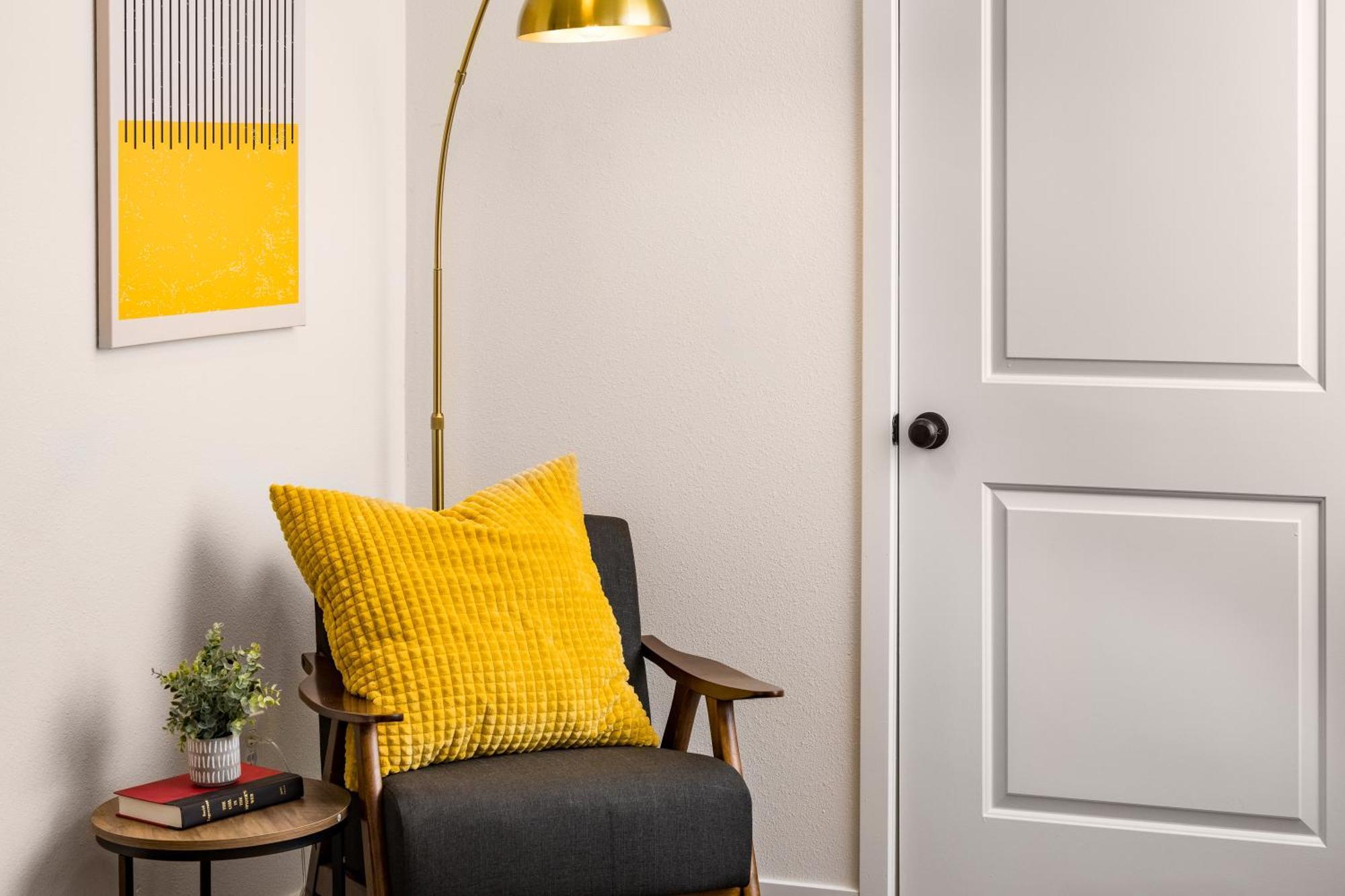 Your Gateway To Denver's Hotspots Or Downtown Apartment
