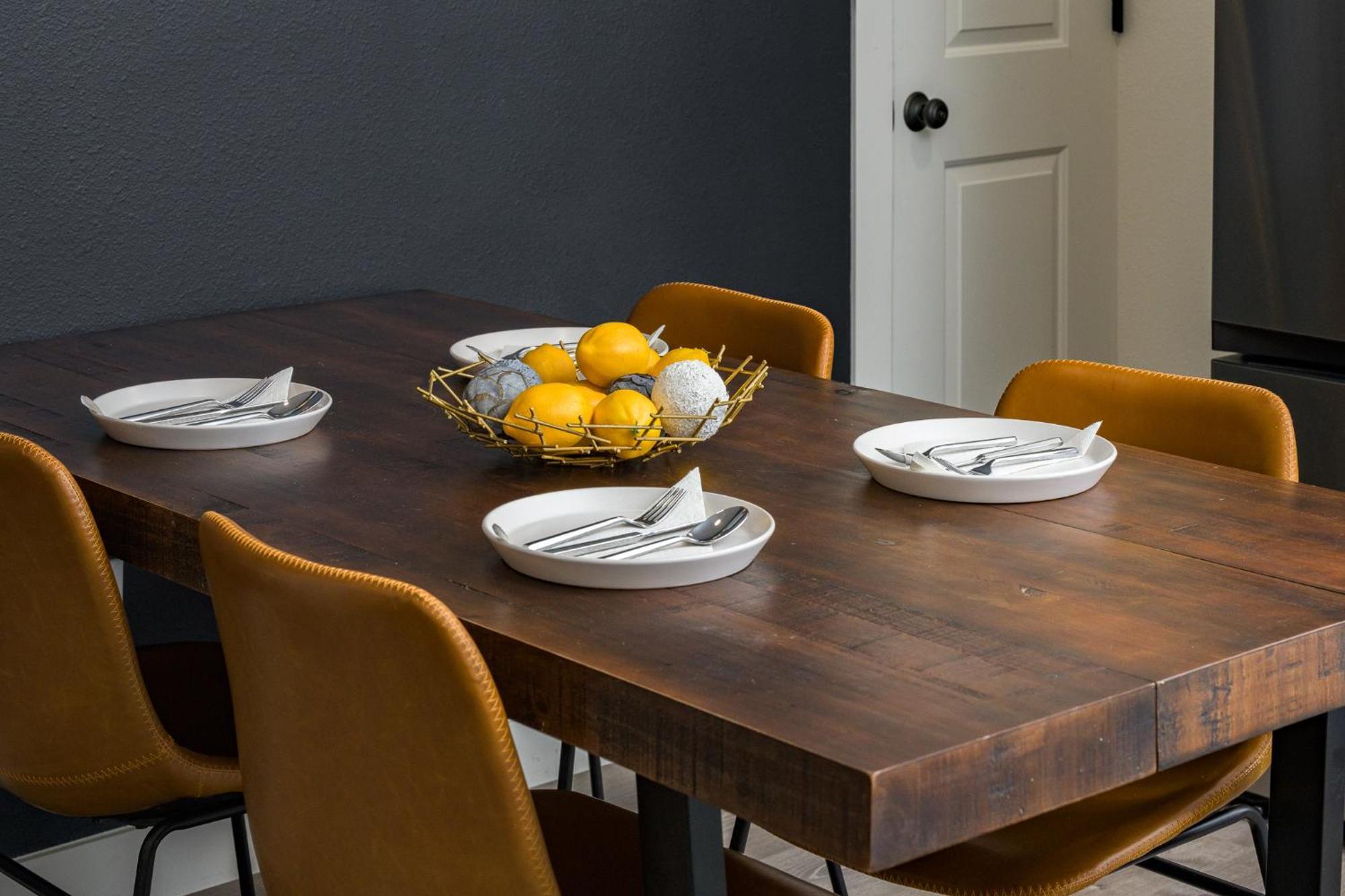 Your Gateway To Denver's Hotspots Or Downtown Apartment *