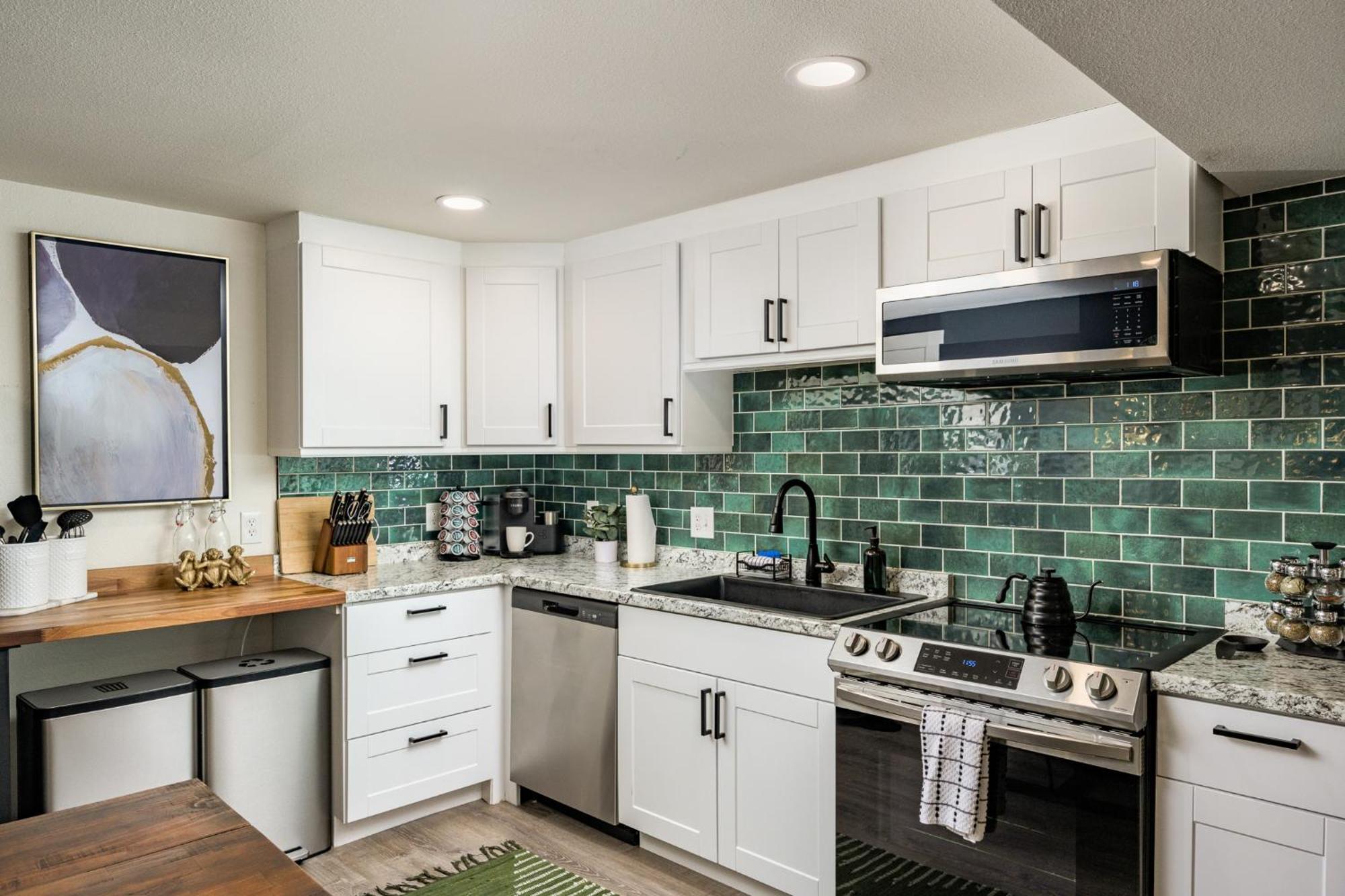 Your Gateway To Denver's Hotspots Or Downtown *