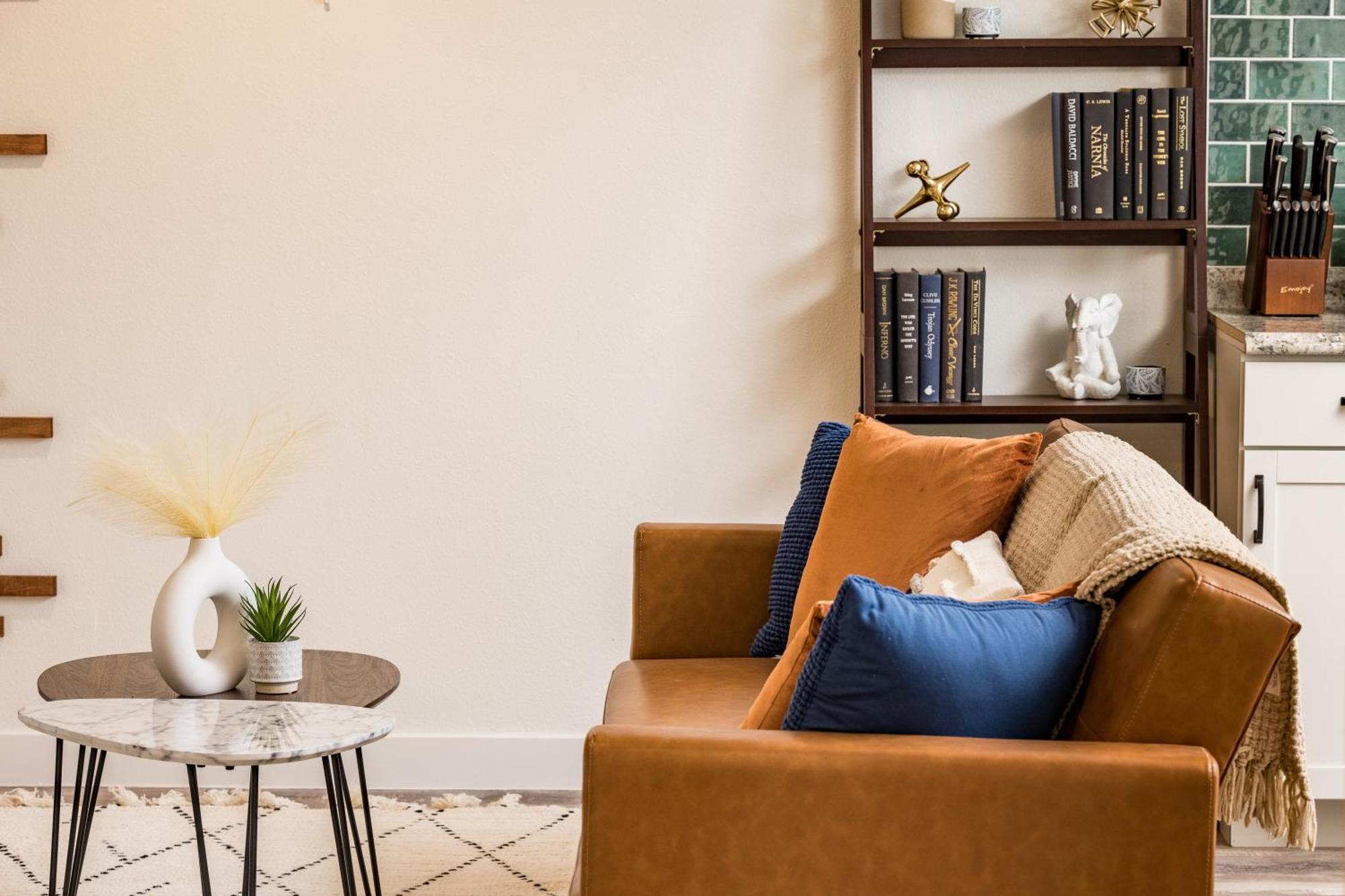 Your Gateway To Denver's Hotspots Or Downtown Apartment *
