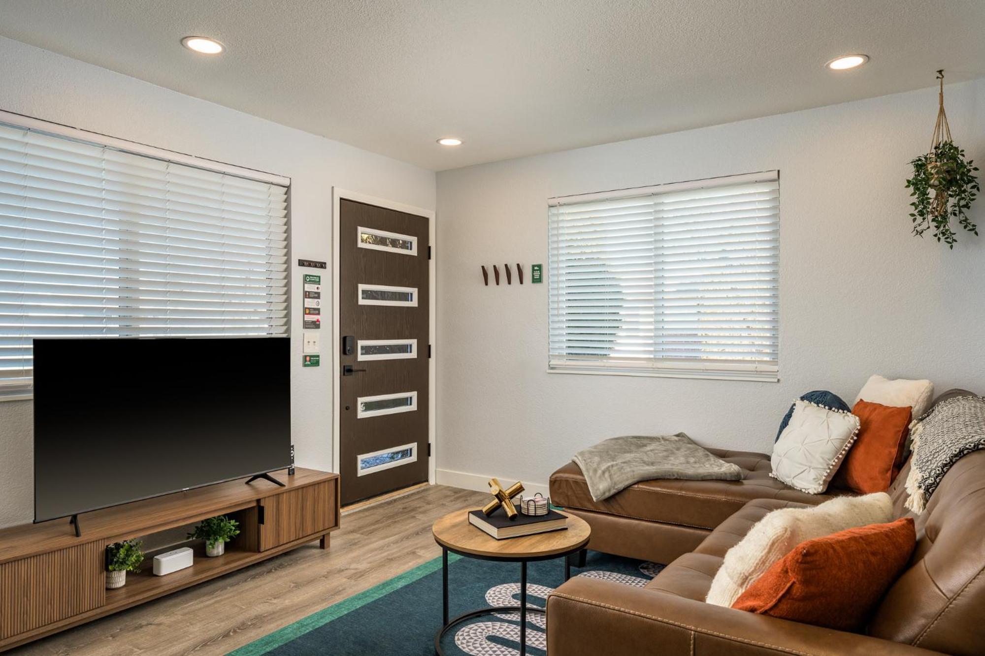 Your Gateway To Denver's Hotspots Or Downtown Apartment Denver