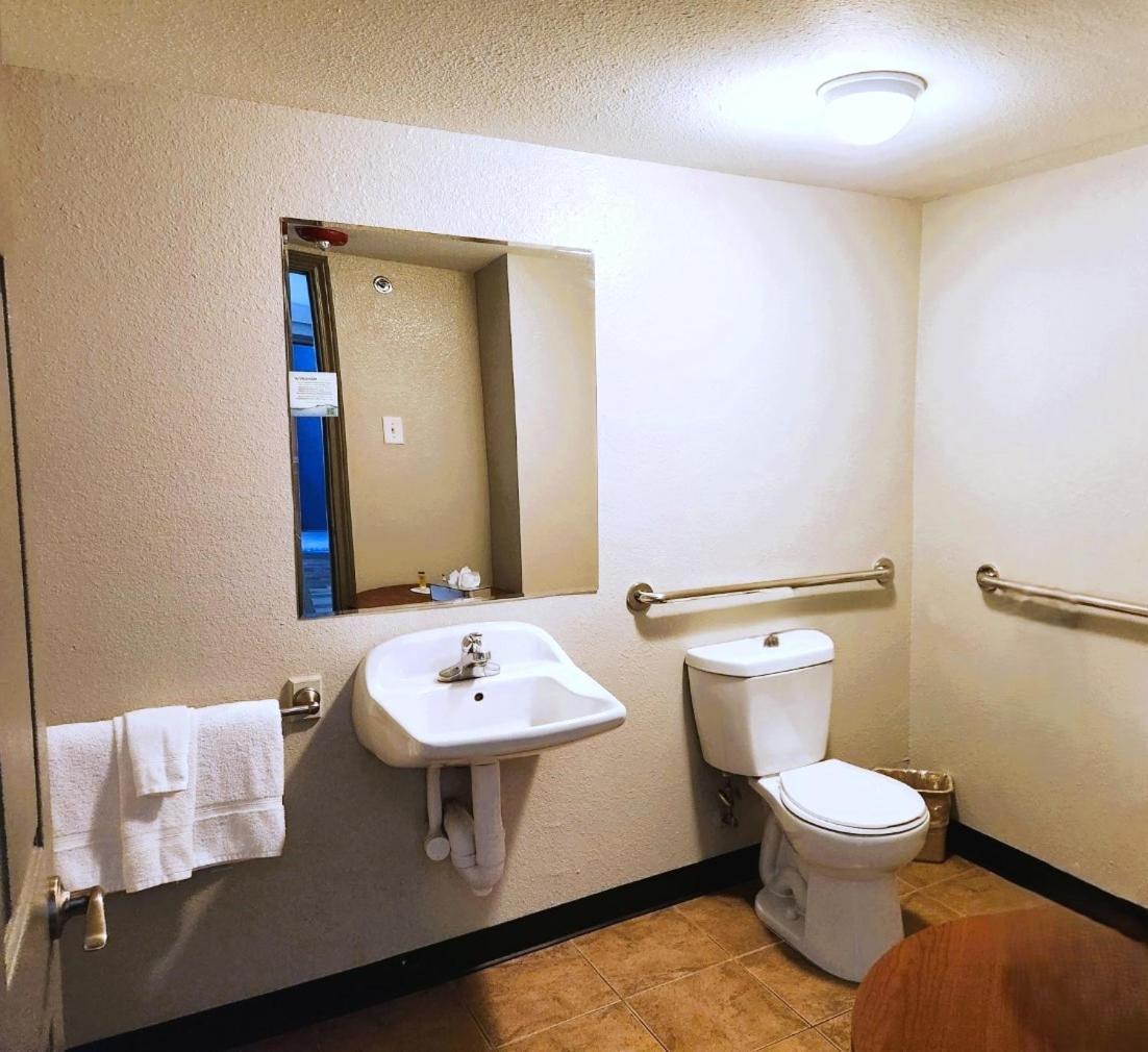Motel Days By Wyndham Downtown
