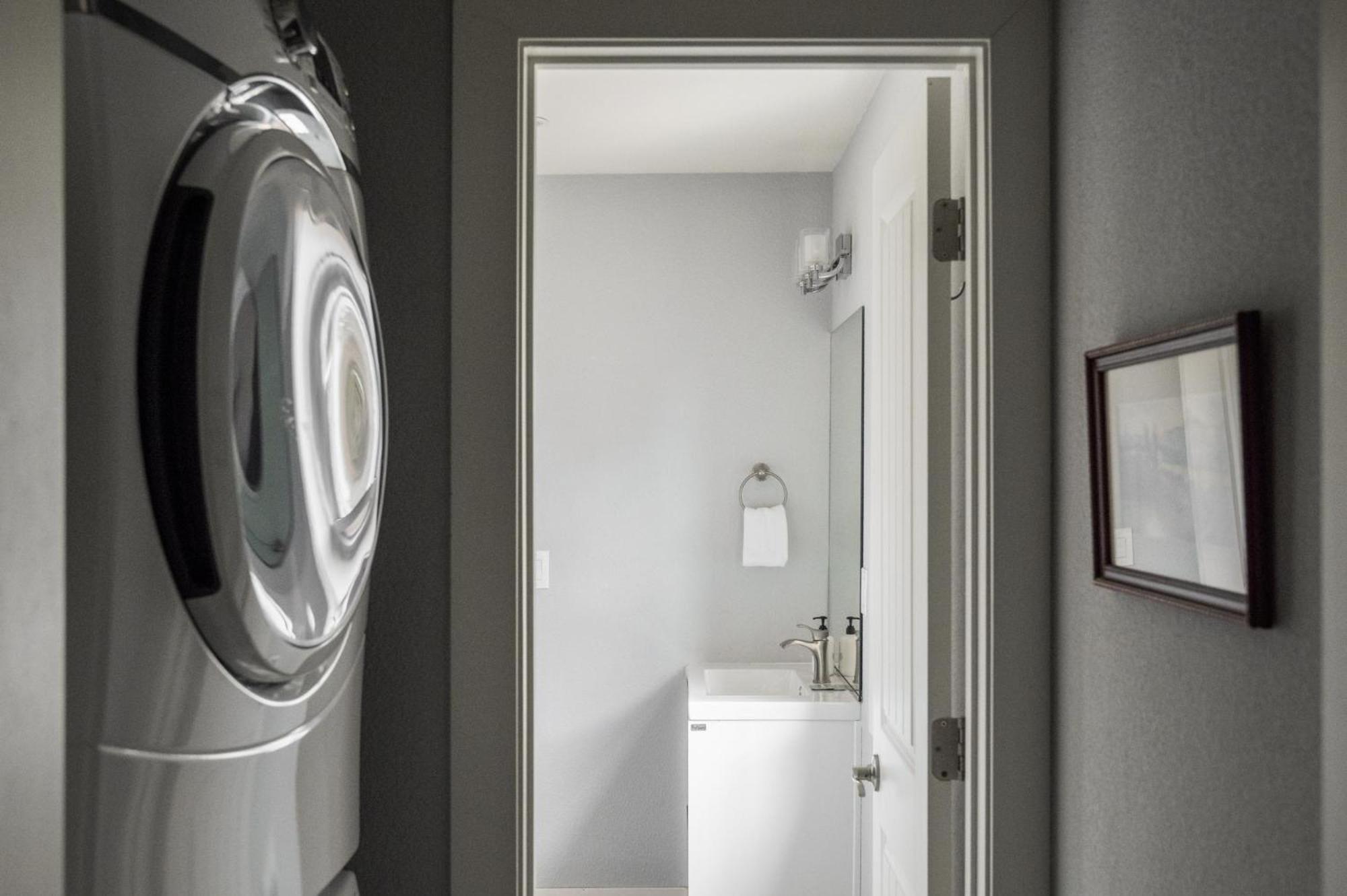 Urban Hot Tub Oasis - Ev Charger - Walk To Rino Holiday home *