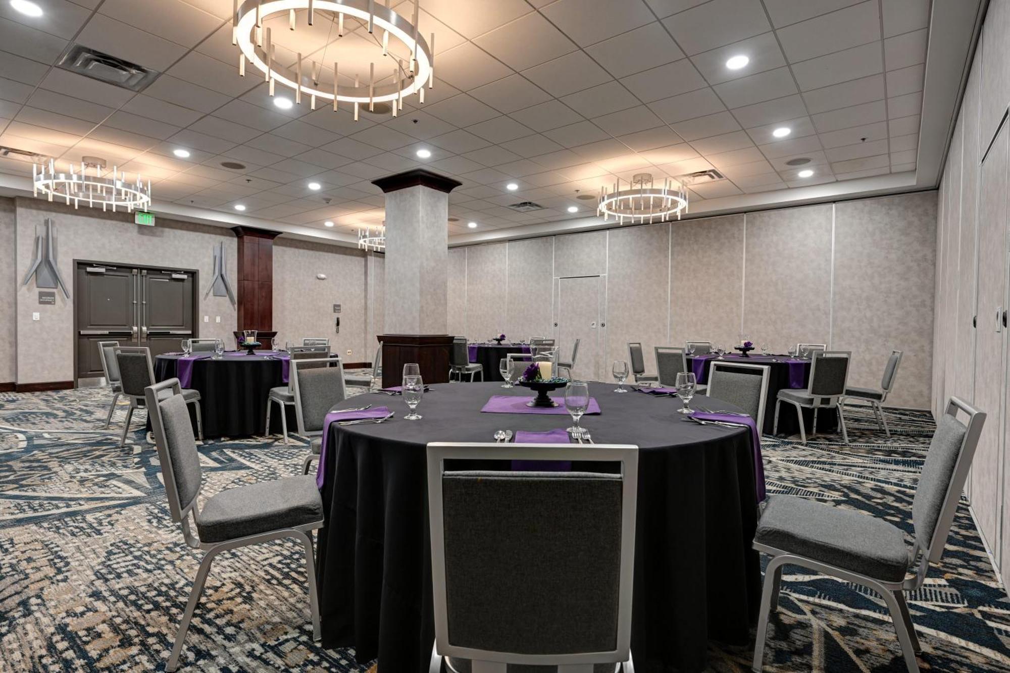 Doubletree By Hilton International Airport, Co Hotel