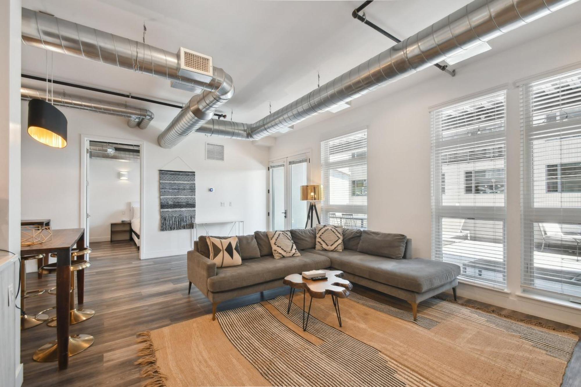 3198: Urban Cowboy Escape At Rino Art Lofts * Denver