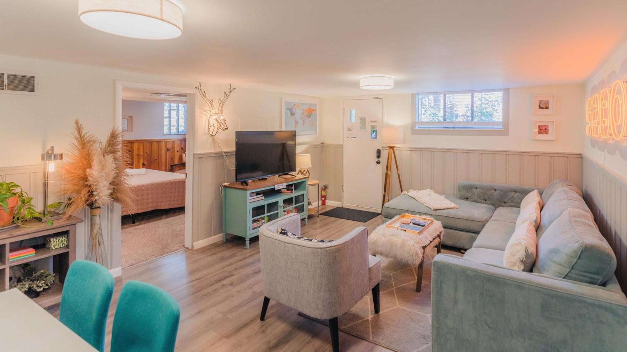 Holiday home Sloans Walk To Eateries Bars Free Parking *