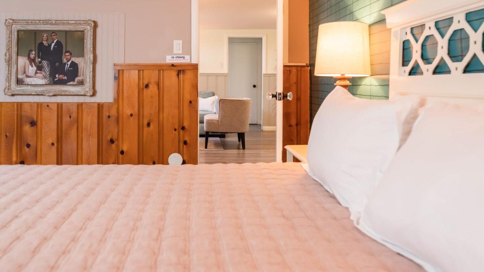 Sloans Walk To Eateries Bars Free Parking Holiday home