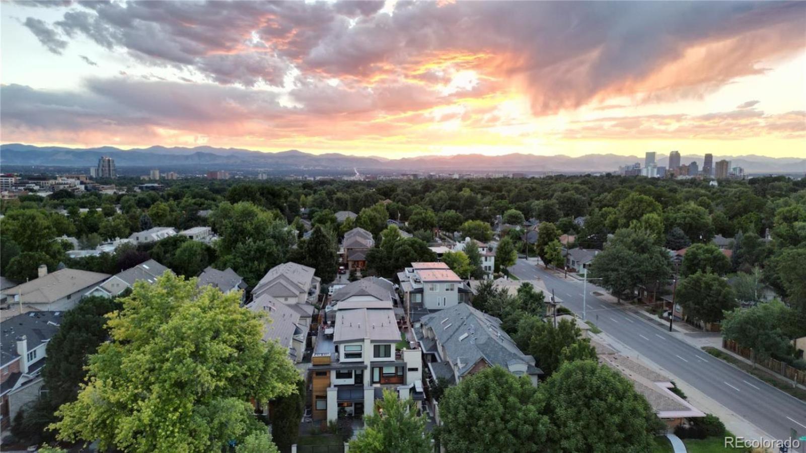 Luxurious, Modern Townhome 5 Minute Walk From Cherry Creek North *