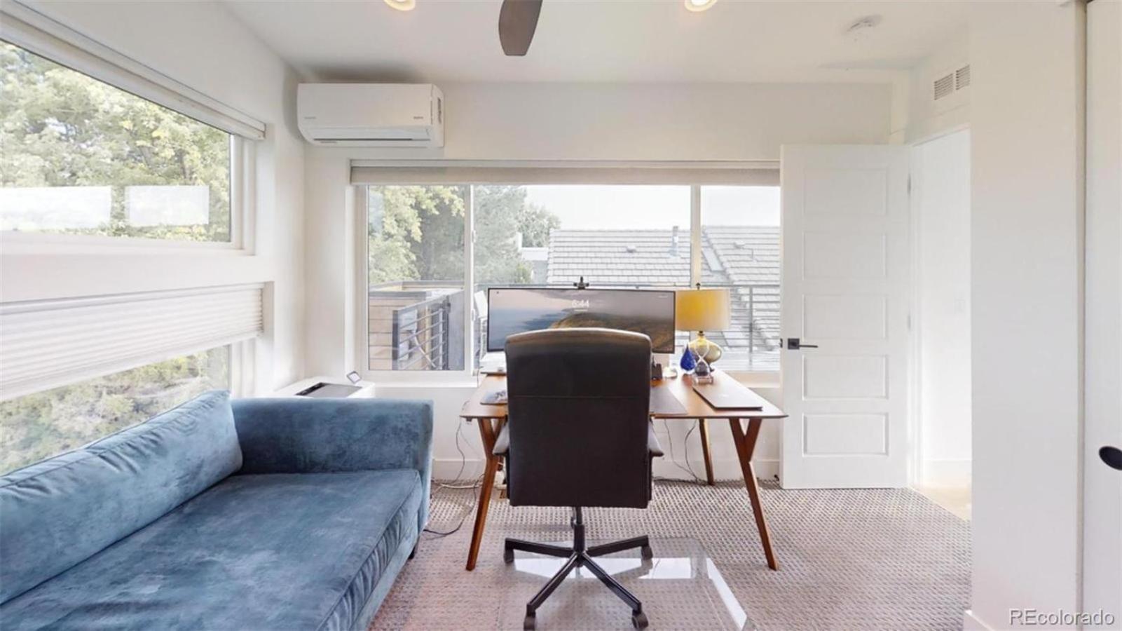 Luxurious, Modern Townhome 5 Minute Walk From Cherry Creek North Holiday home