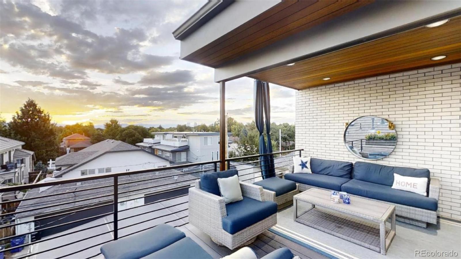 Luxurious, Modern Townhome 5 Minute Walk From Cherry Creek North