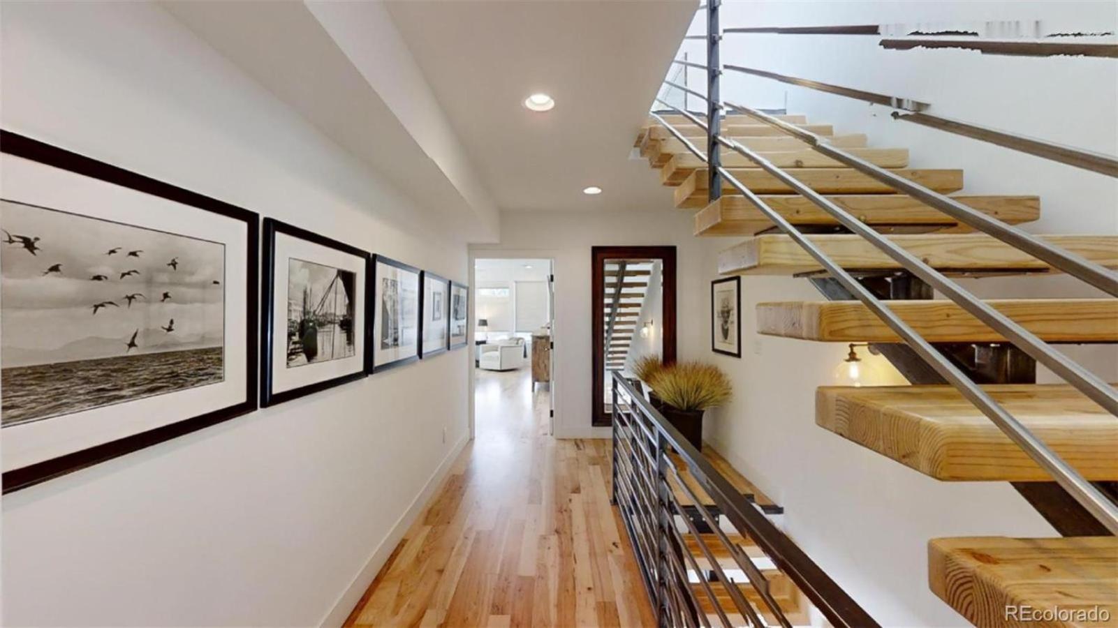 Luxurious, Modern Townhome 5 Minute Walk From Cherry Creek North Denver