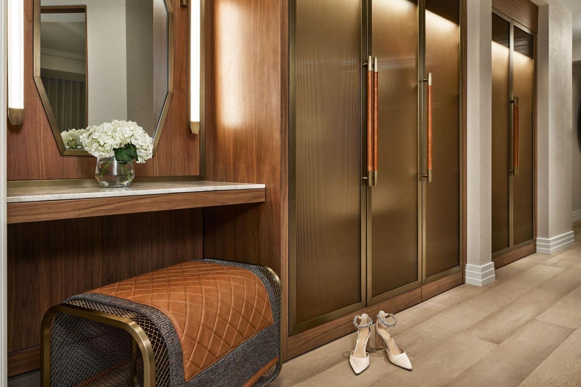 The Ritz-carlton, Hotel