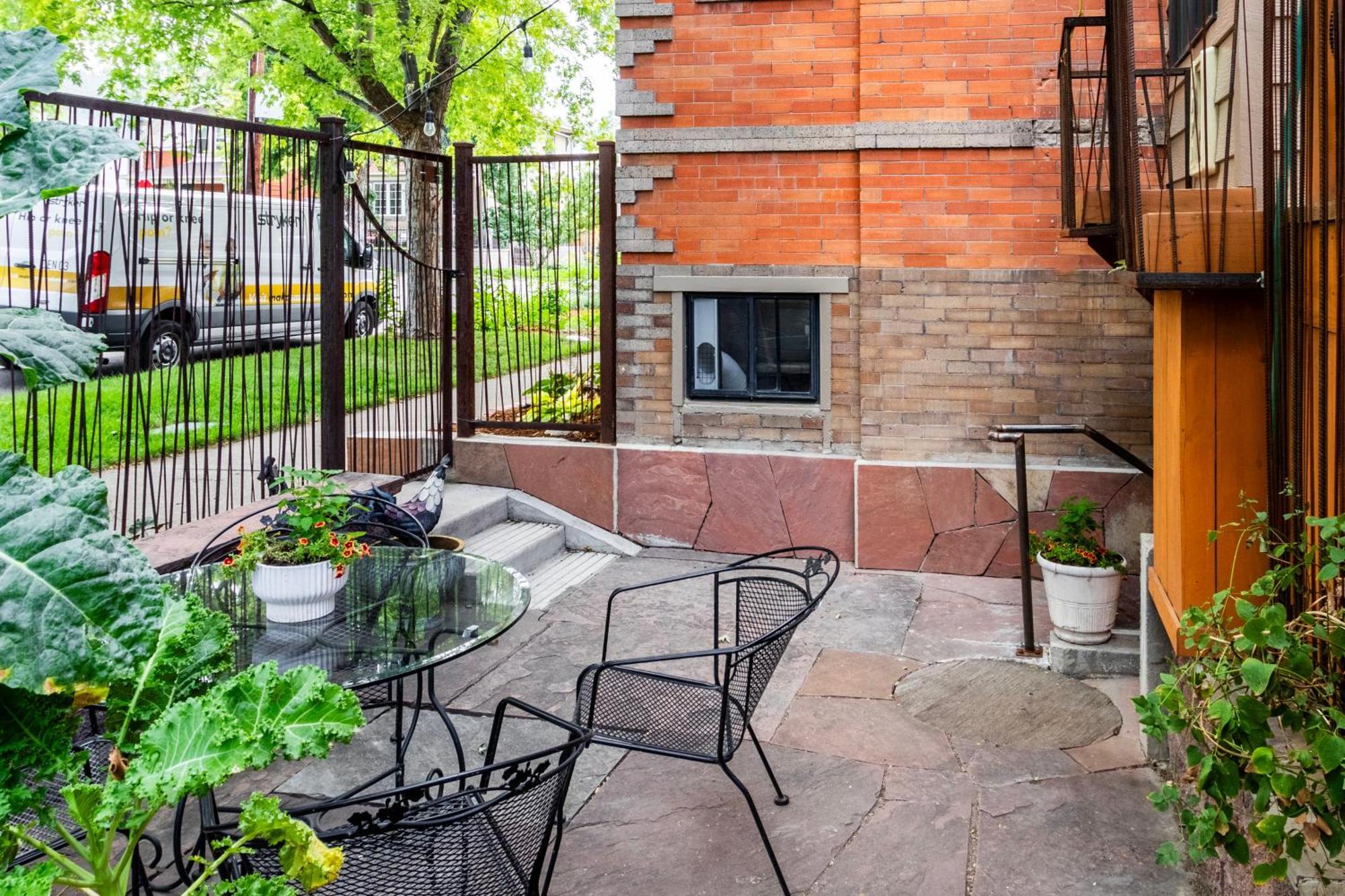 Stylish Pet-friendly Gem, 2 Mi To Downtown!