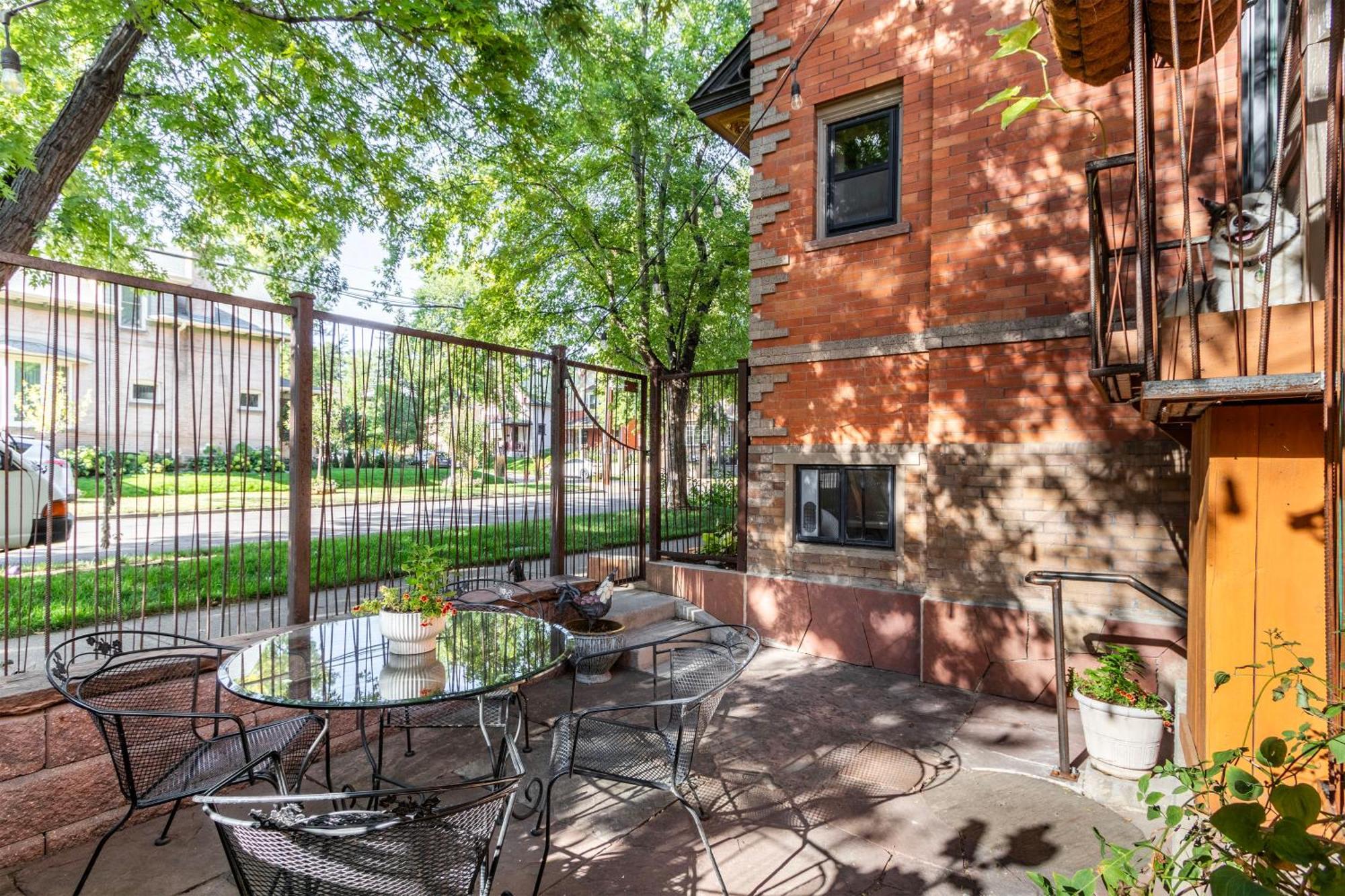 Stylish Pet-friendly Gem, 2 Mi To Downtown! Apartment