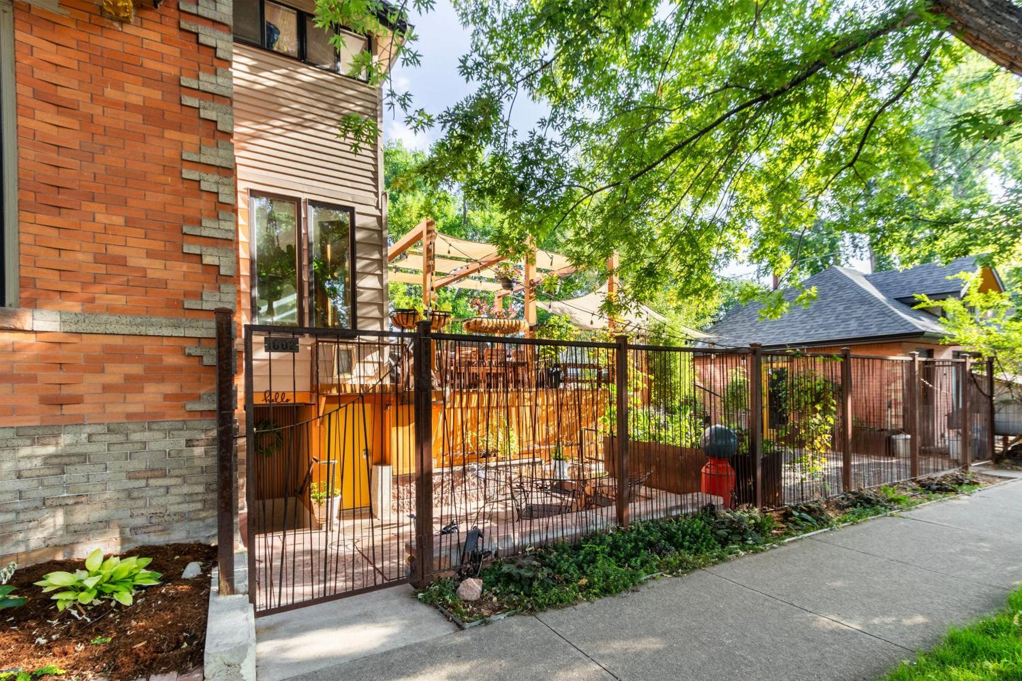 Stylish Pet-friendly Gem, 2 Mi To Downtown! *
