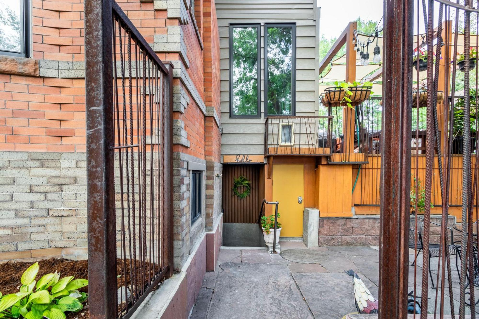 Stylish Pet-friendly Gem, 2 Mi To Downtown! Apartment