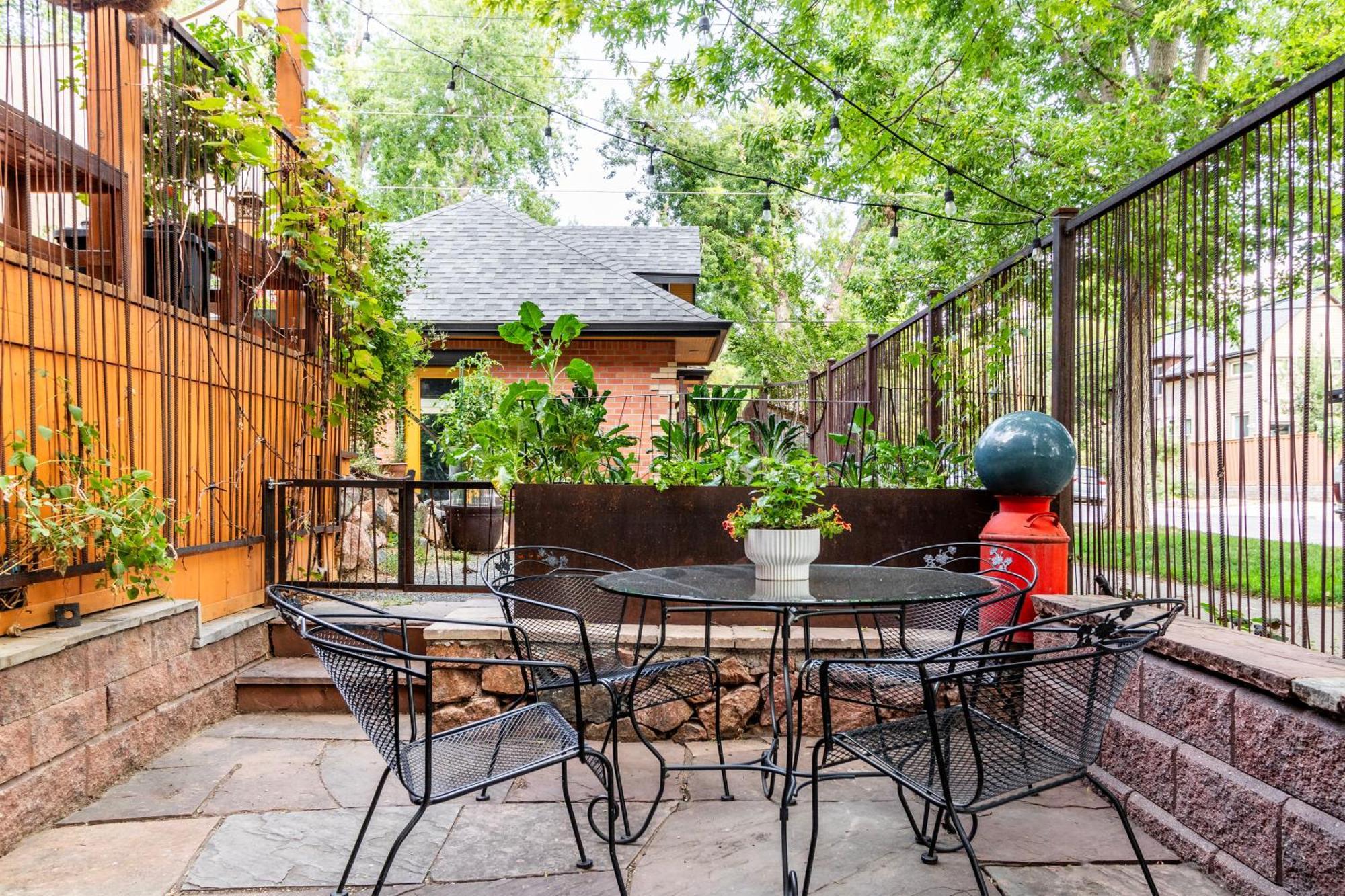 Stylish Pet-friendly Gem, 2 Mi To Downtown! Apartment