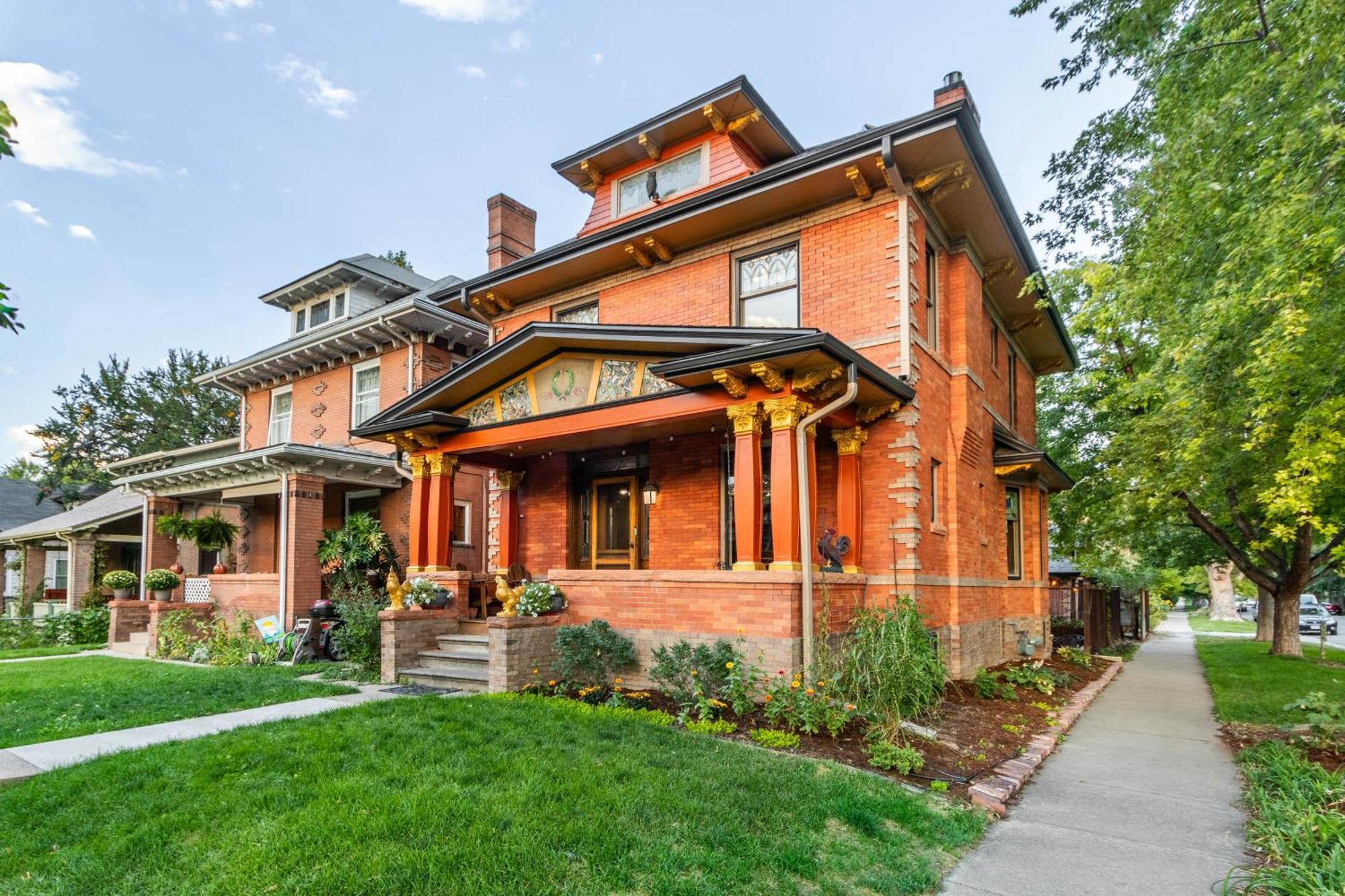 Stylish Pet-friendly Gem, 2 Mi To Downtown!