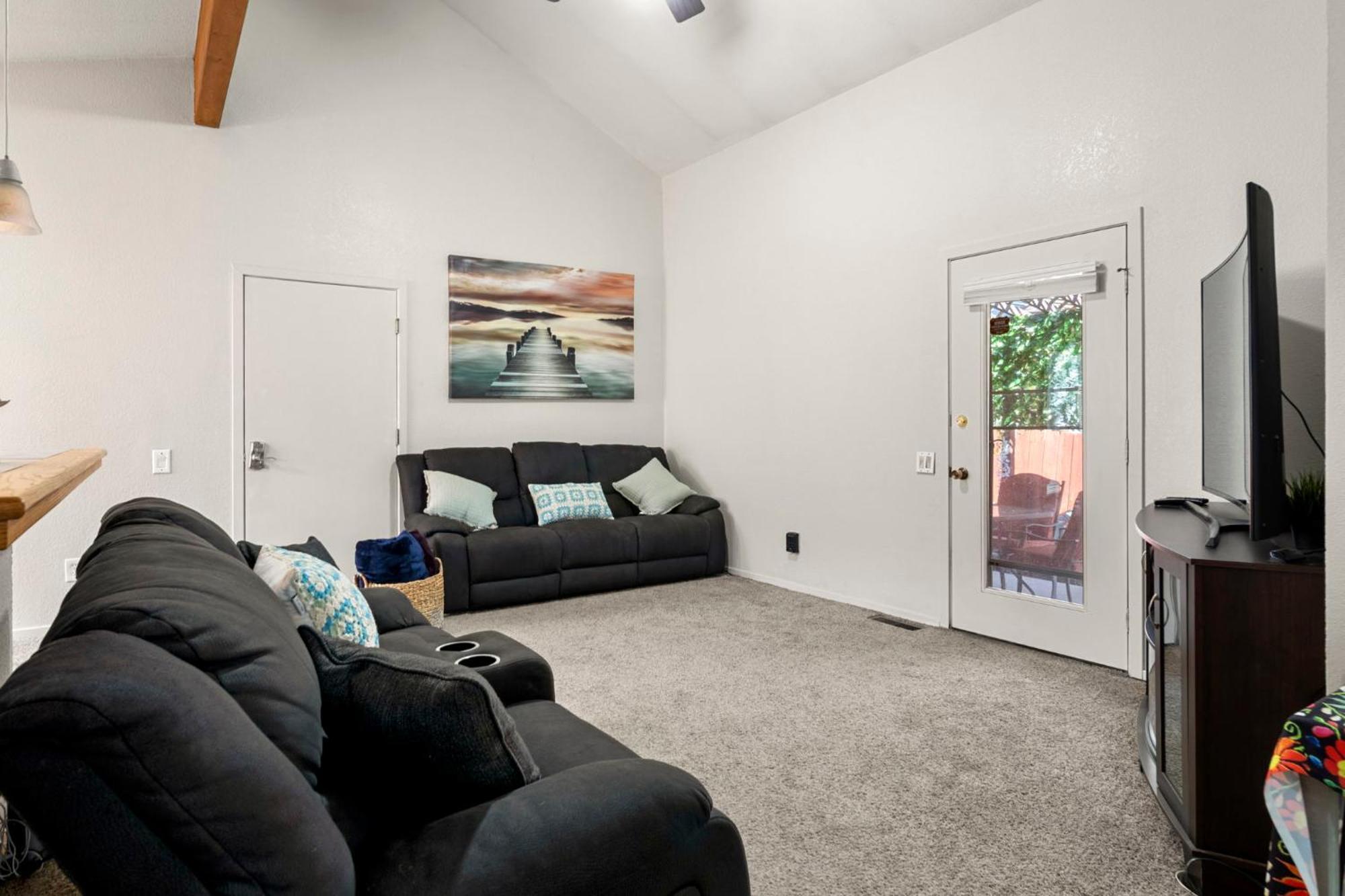 A Oasis 15 Min To The Bronco Stadium 3 Bedroom With A King