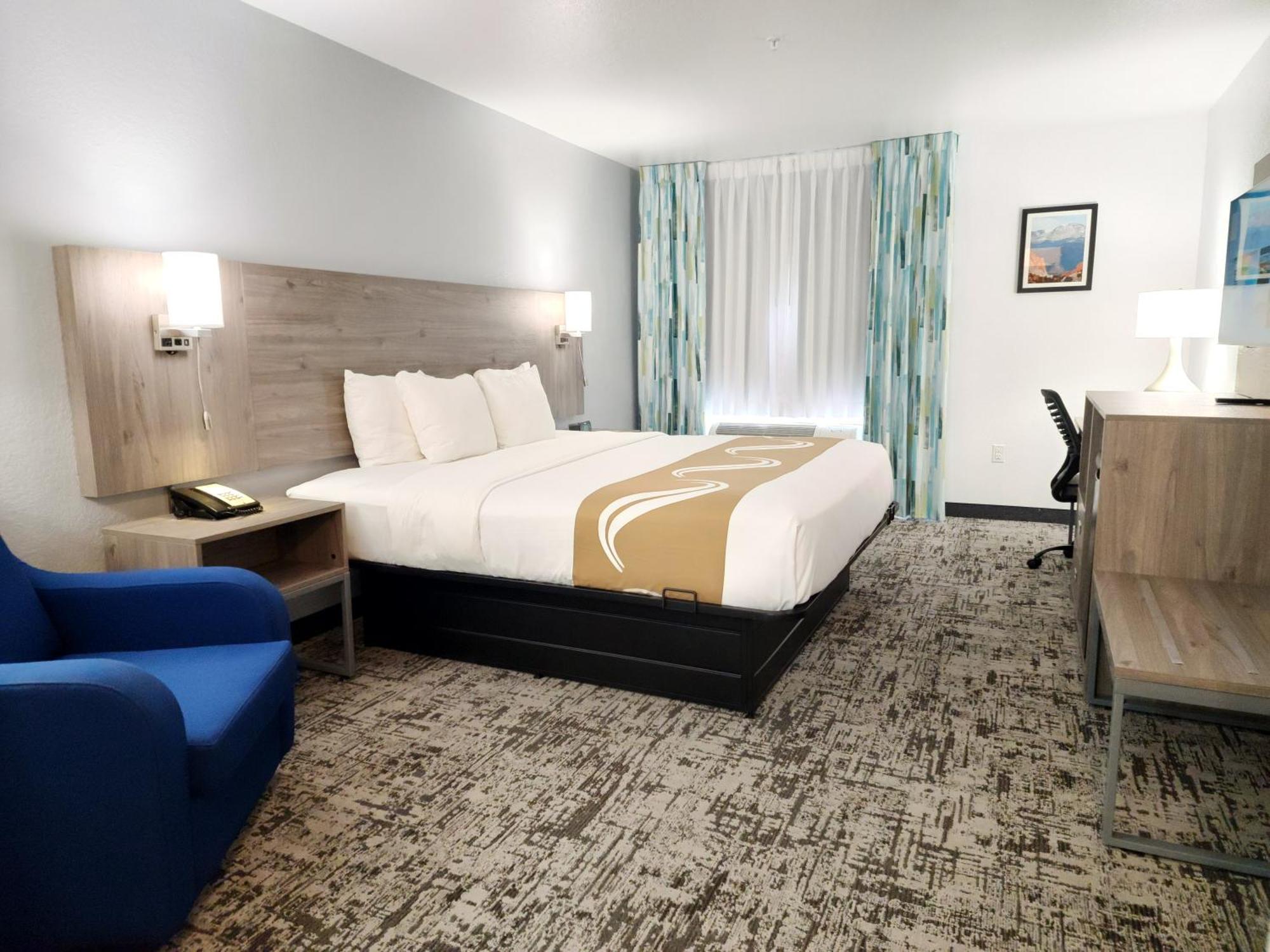 Hotel Quality & International Airport 3*