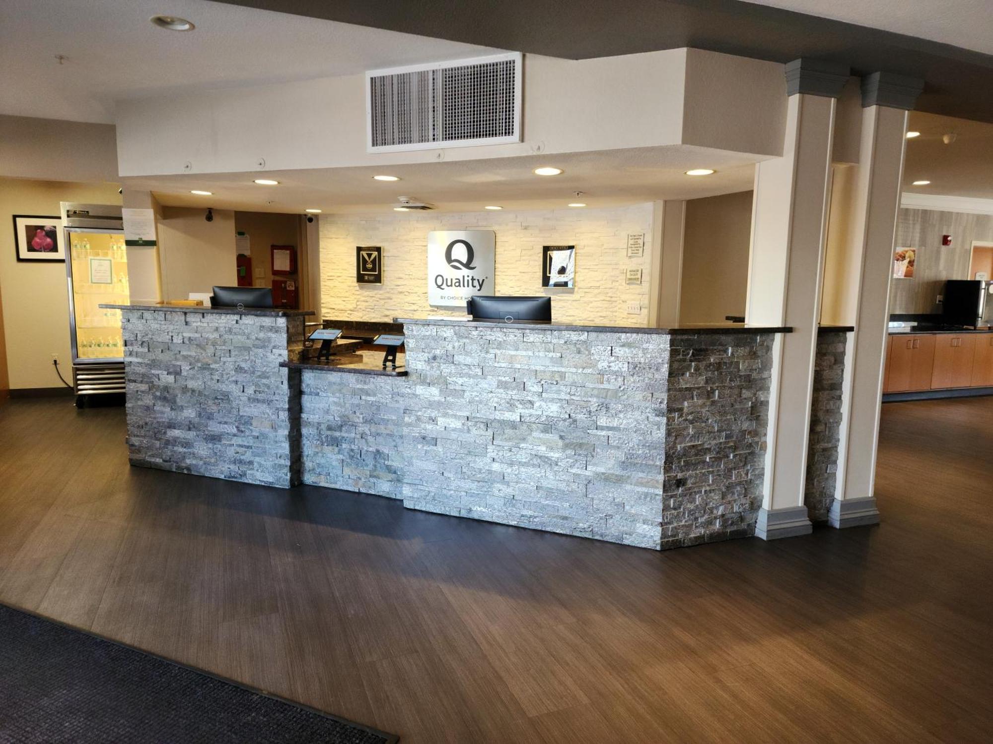 Quality & International Airport 3*