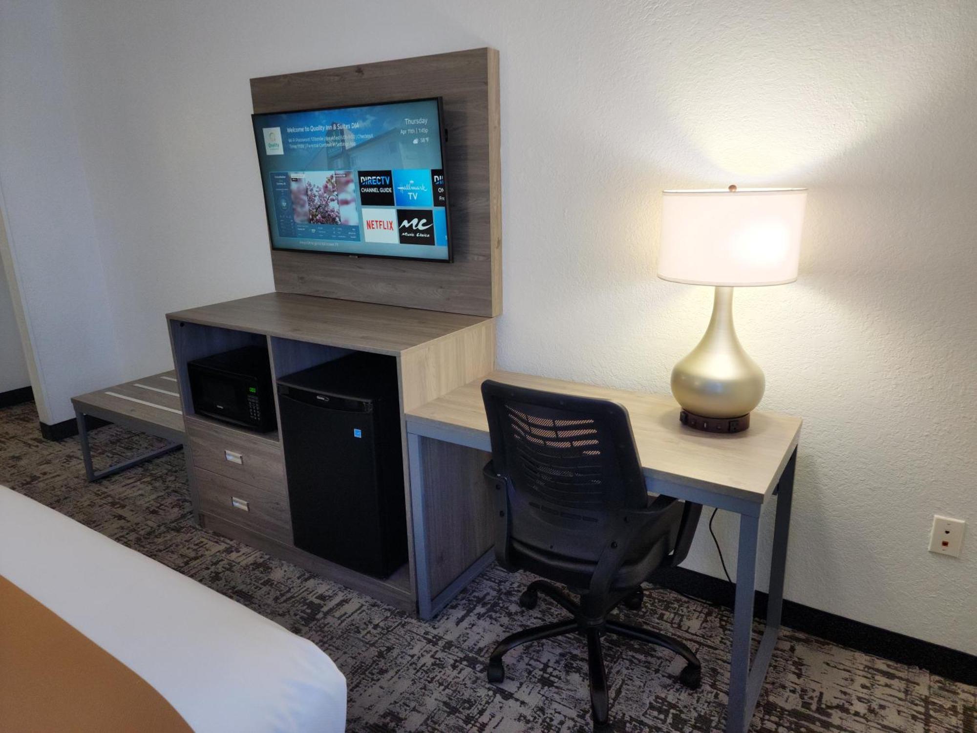 Quality & International Airport Hotel 3*