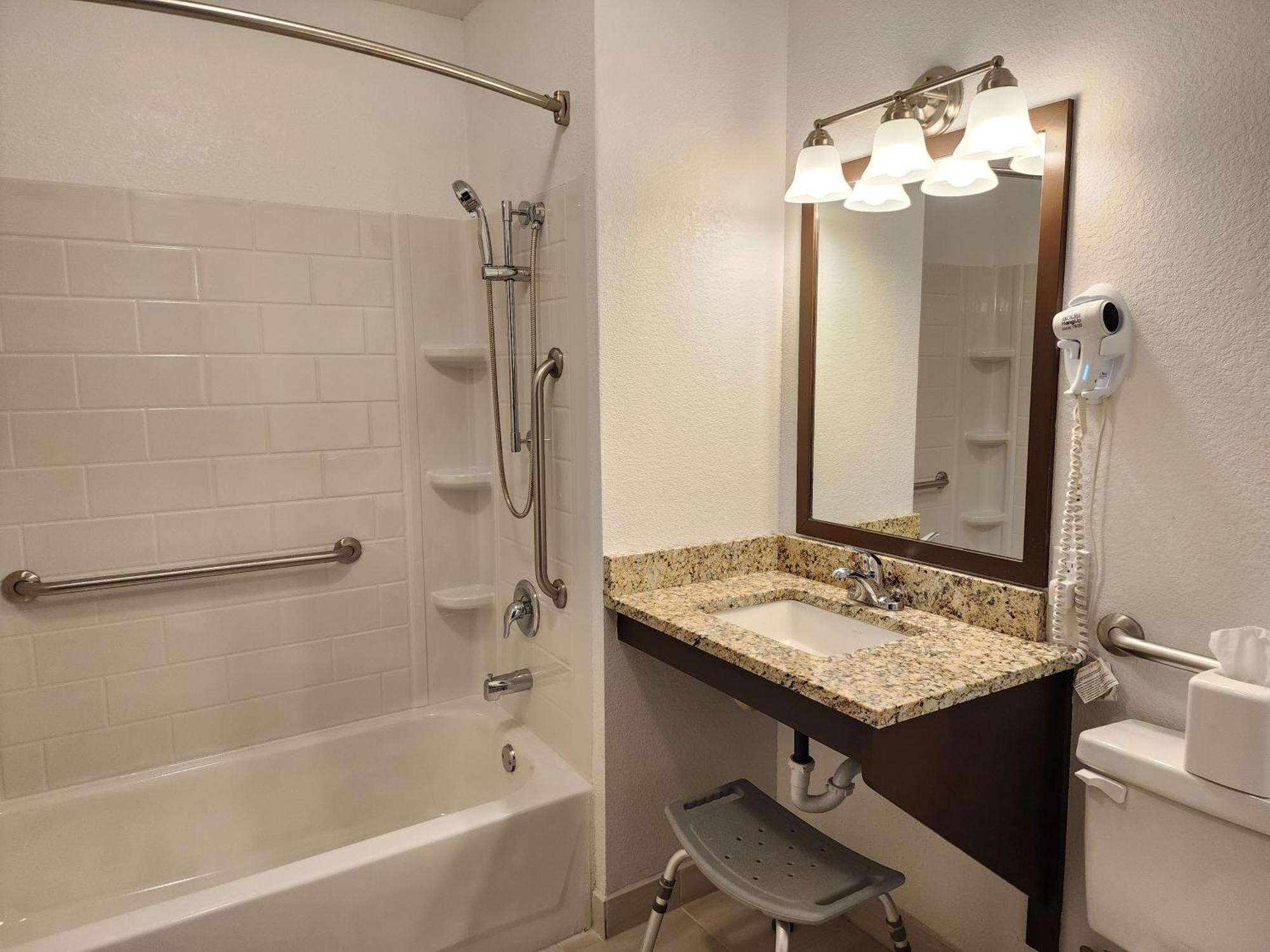 Quality & International Airport Hotel
