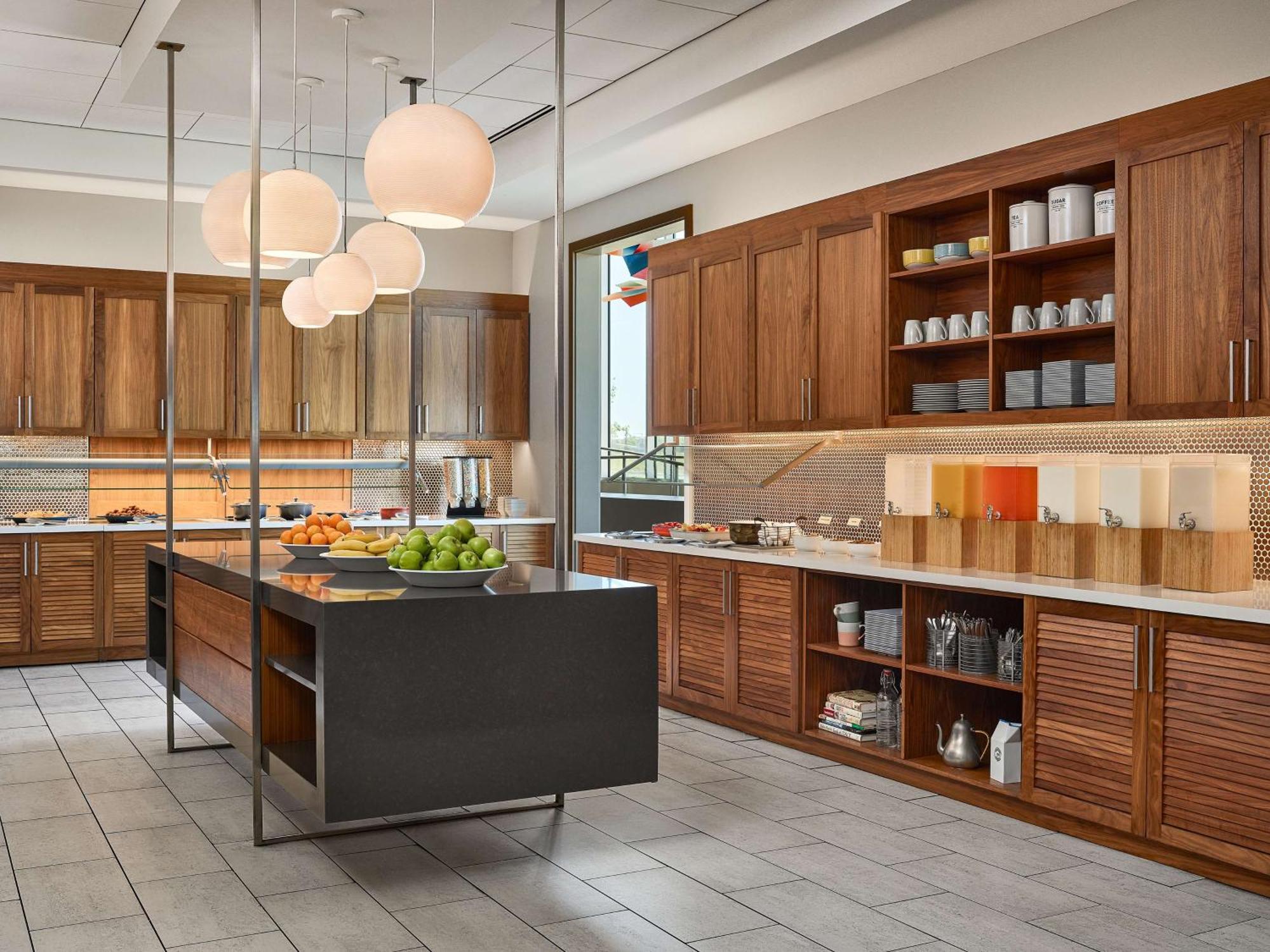 Hyatt Place Pena Station/denver Airport 3*