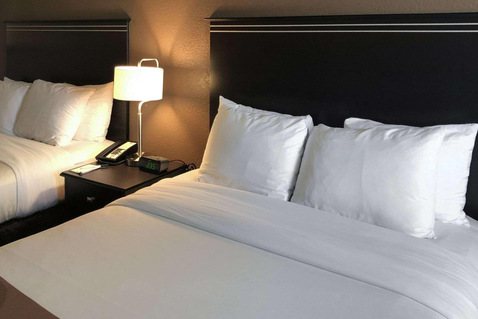 Quality & International Airport 3* Denver