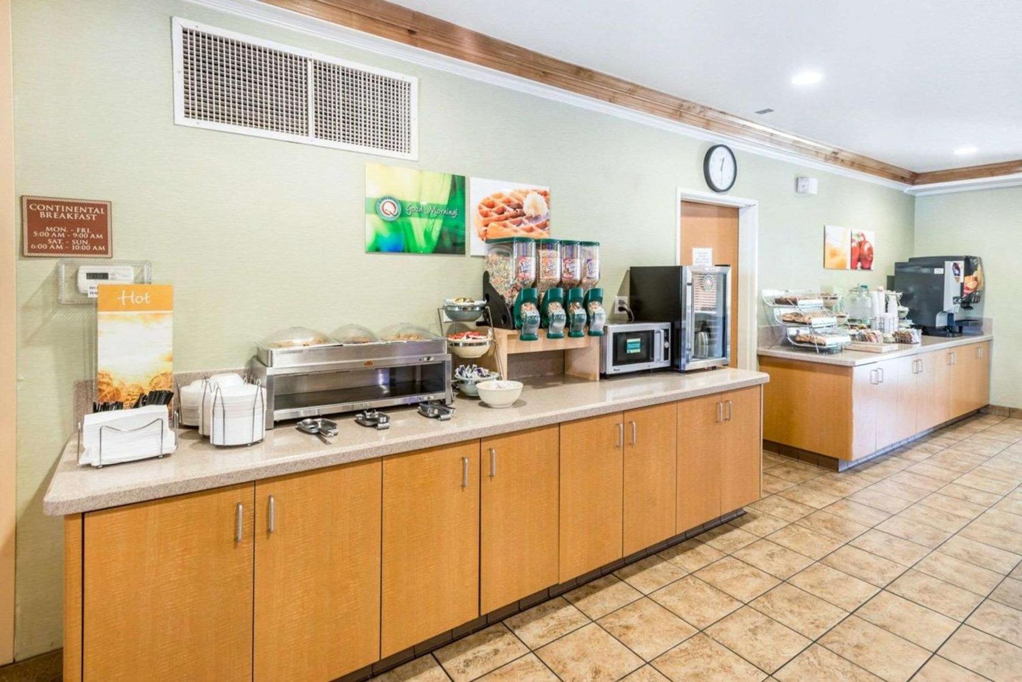 Quality & International Airport Hotel