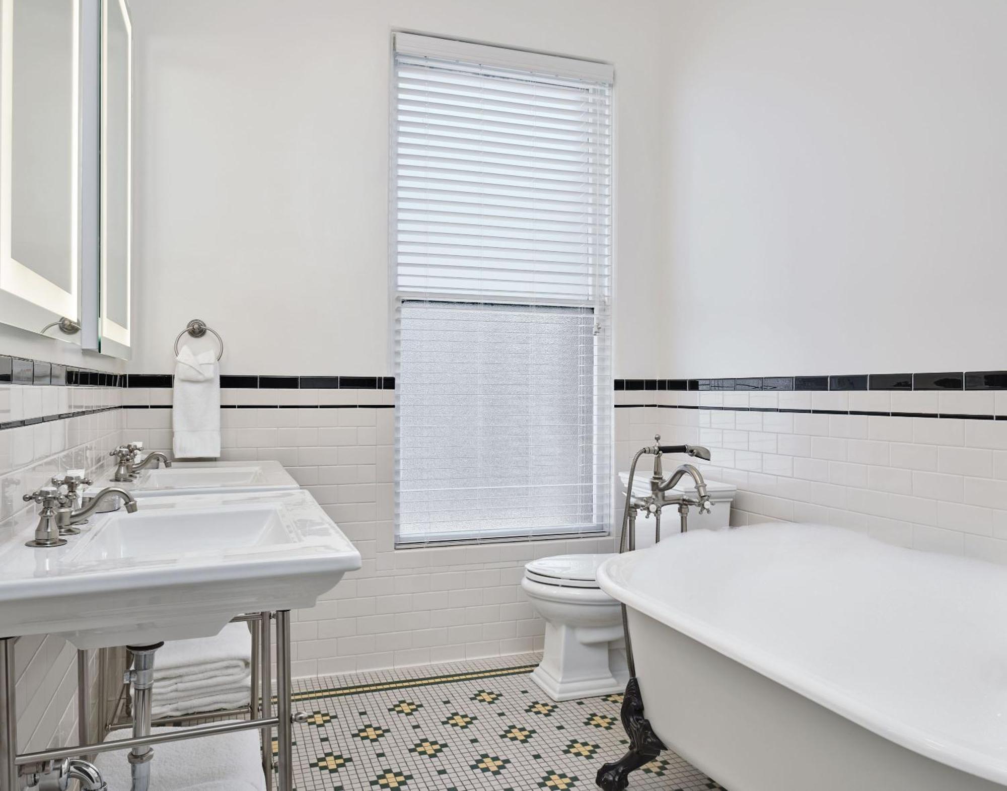 The Oxford 4* Denver