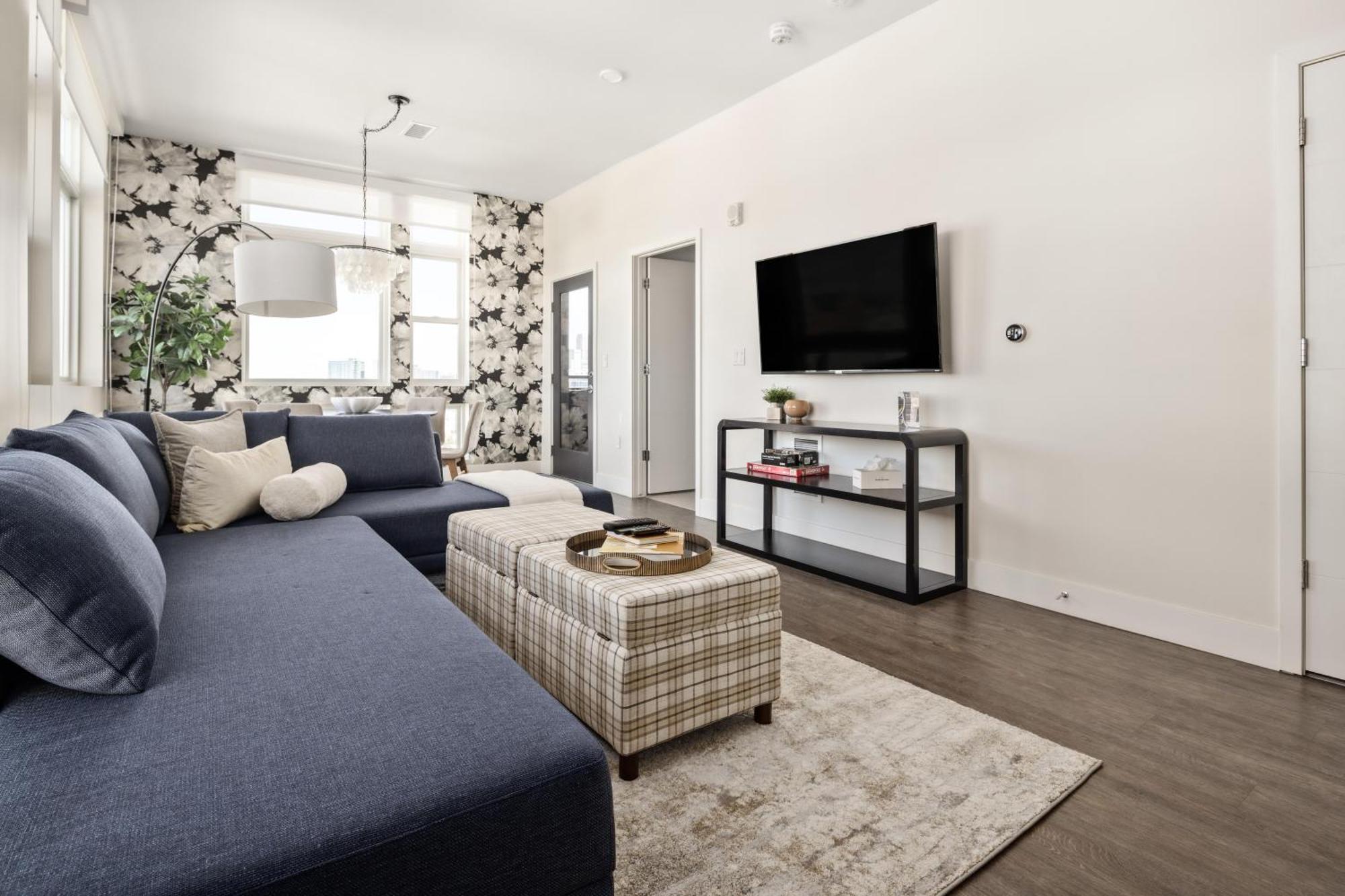 Holiday home Floor | Amazing Windows | Zuni Lofts *