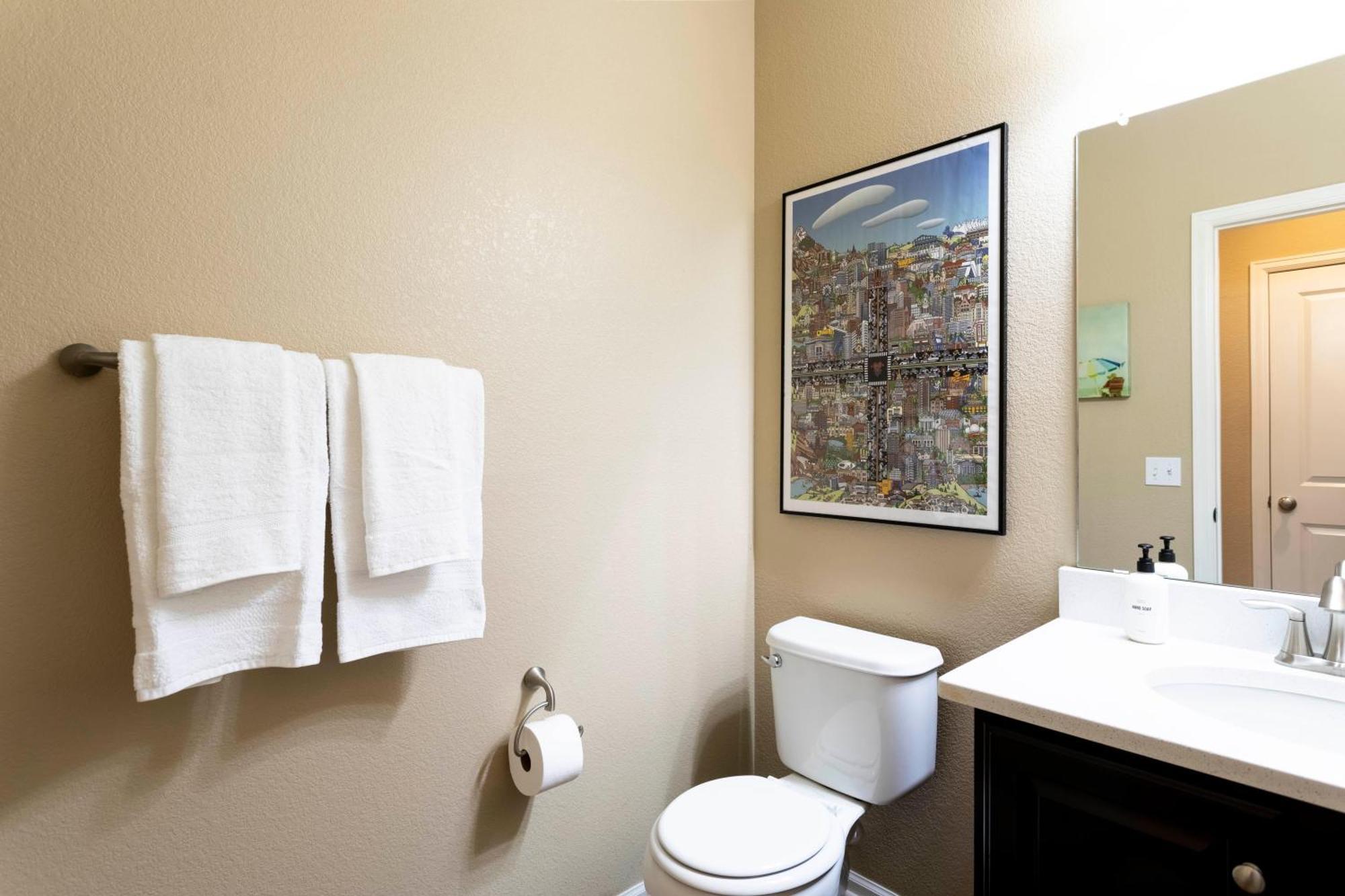 Spacious Family Friendly Townhome In Park