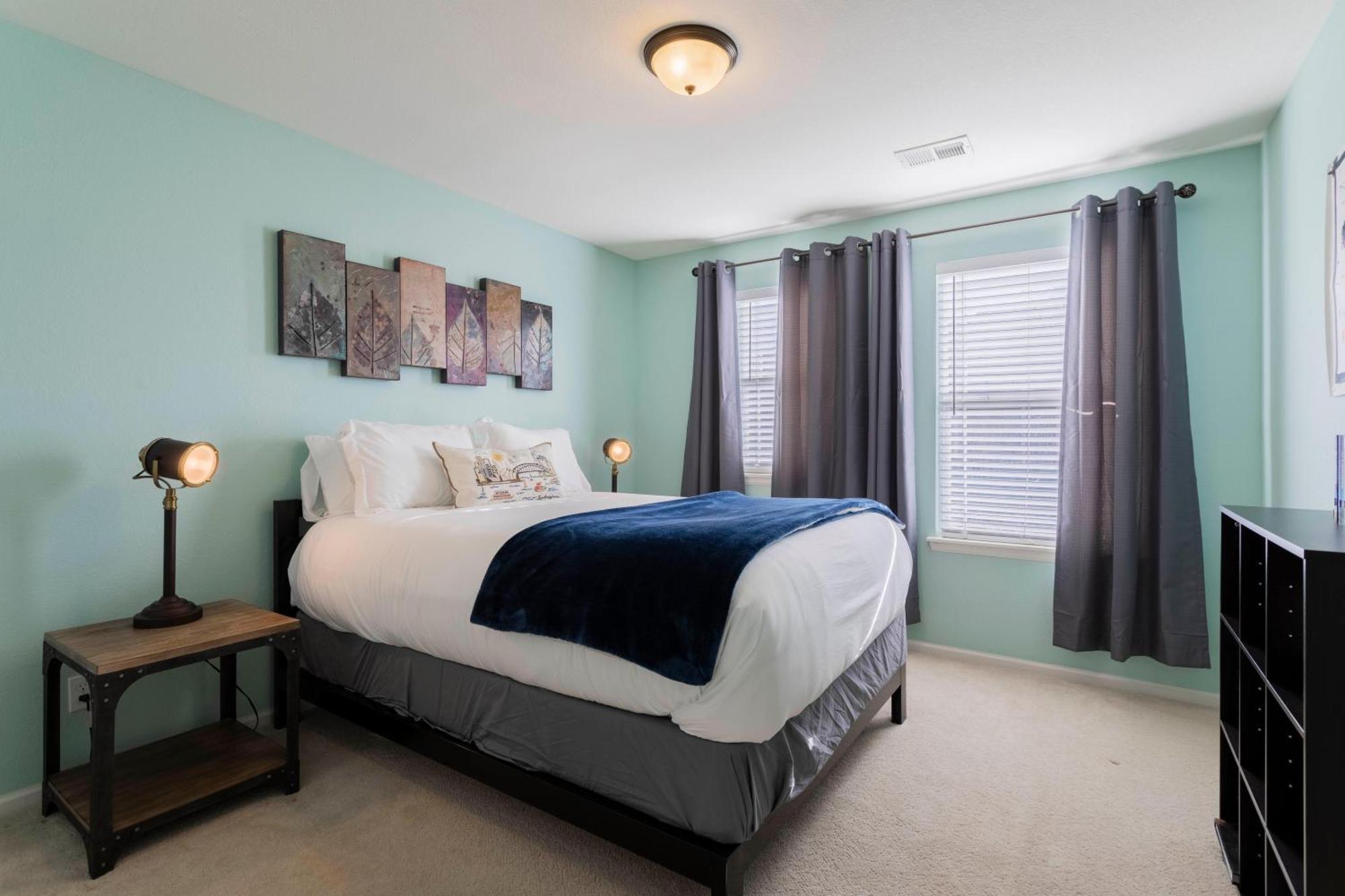 Spacious Family Friendly Townhome In Park Holiday home