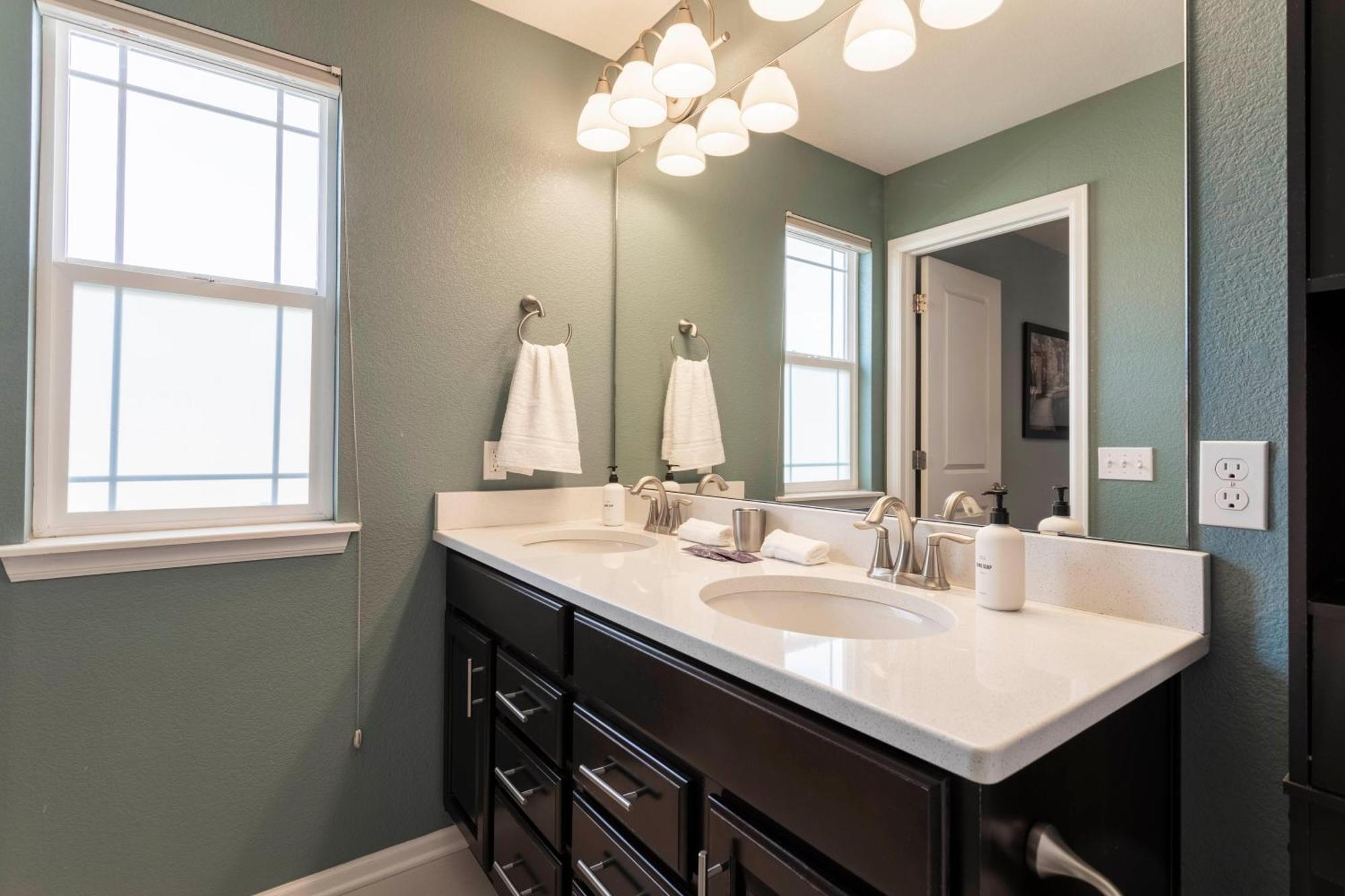 Spacious Family Friendly Townhome In Park Holiday home Denver
