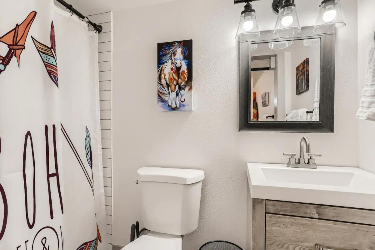 New 4b 2b Eclectic East Colfax Holiday home Denver
