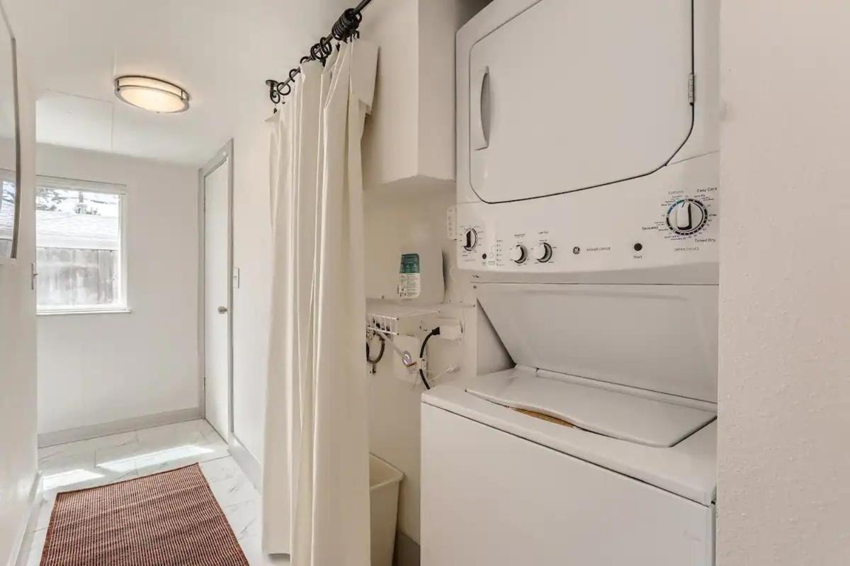 New 4b 2b Eclectic East Colfax Holiday home