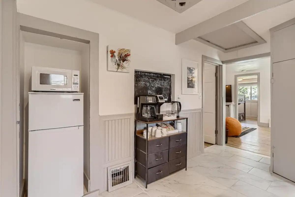 New 4b 2b Eclectic East Colfax Holiday home Denver