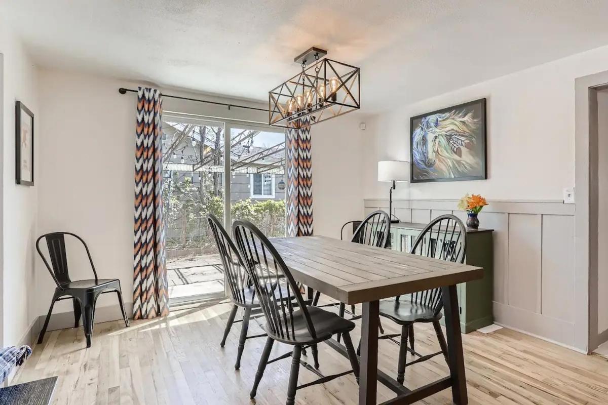 New 4b 2b Eclectic East Colfax Holiday home *