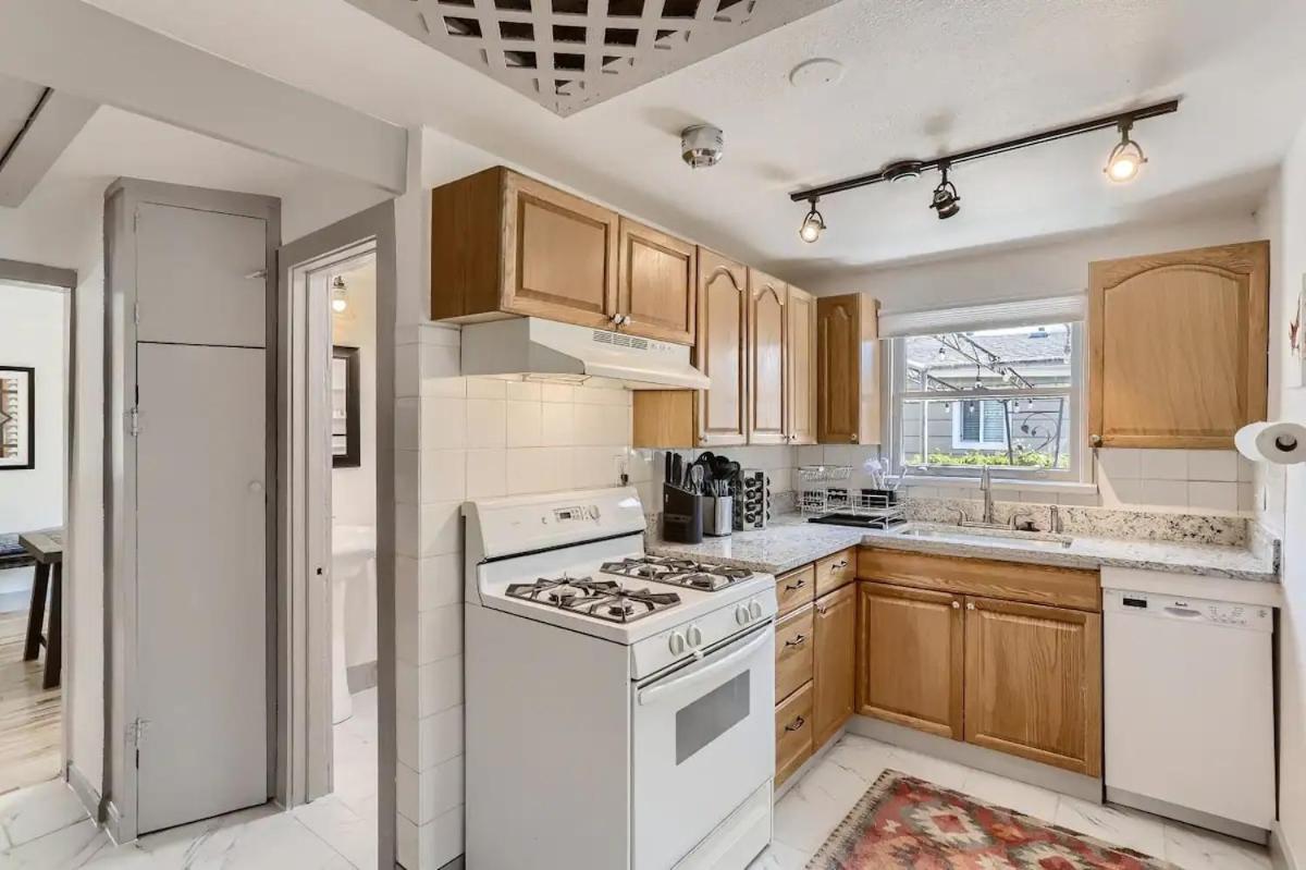 New 4b 2b Eclectic East Colfax Holiday home