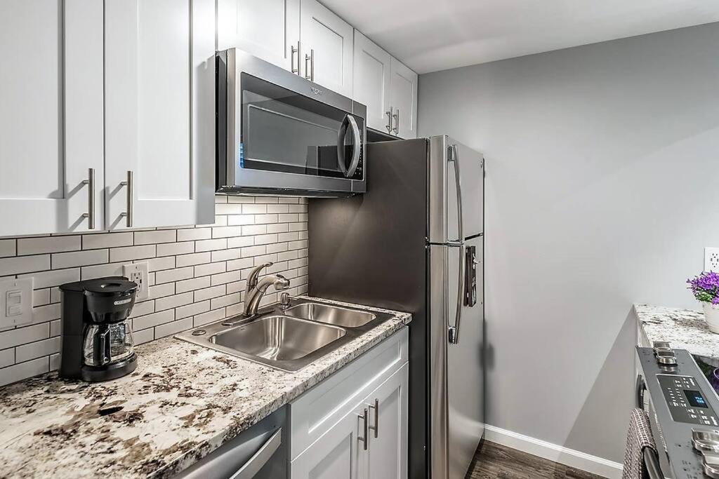 Just Renovated, Fully Stocked With Free Parking Holiday home Denver