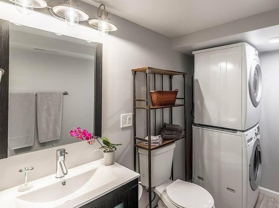 Holiday home Just Renovated, Fully Stocked With Free Parking Denver