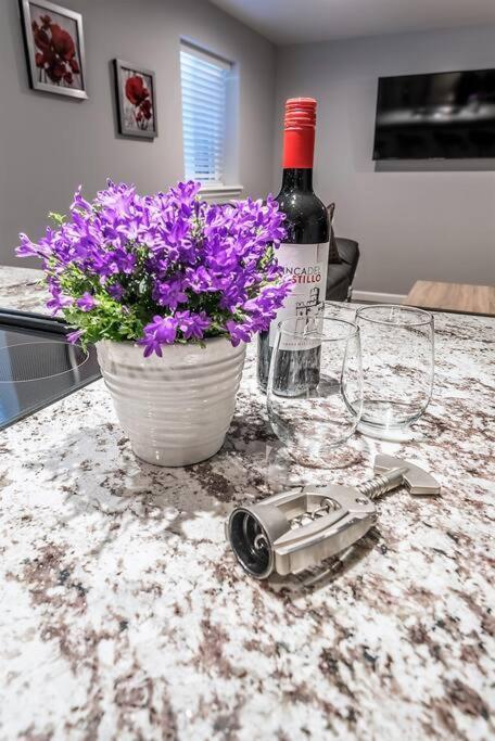 Holiday home Just Renovated, Fully Stocked With Free Parking