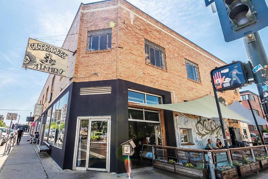 Just Renovated, Fully Stocked With Free Parking Holiday home Denver